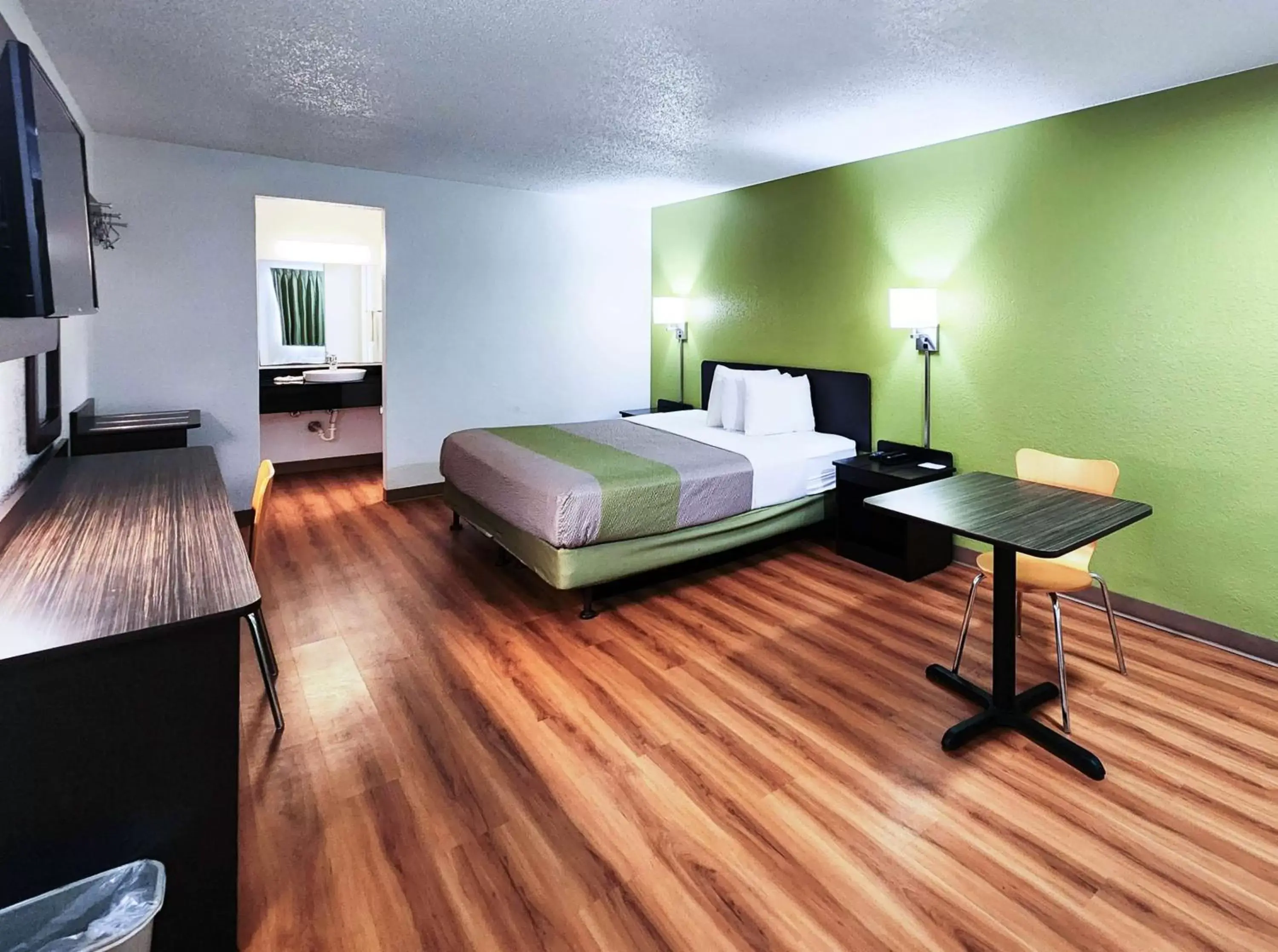 Bedroom, Bed in Motel 6-Baytown, TX - Baytown East Bedroom, Bed in Motel 6-Baytown, TX - Baytown East