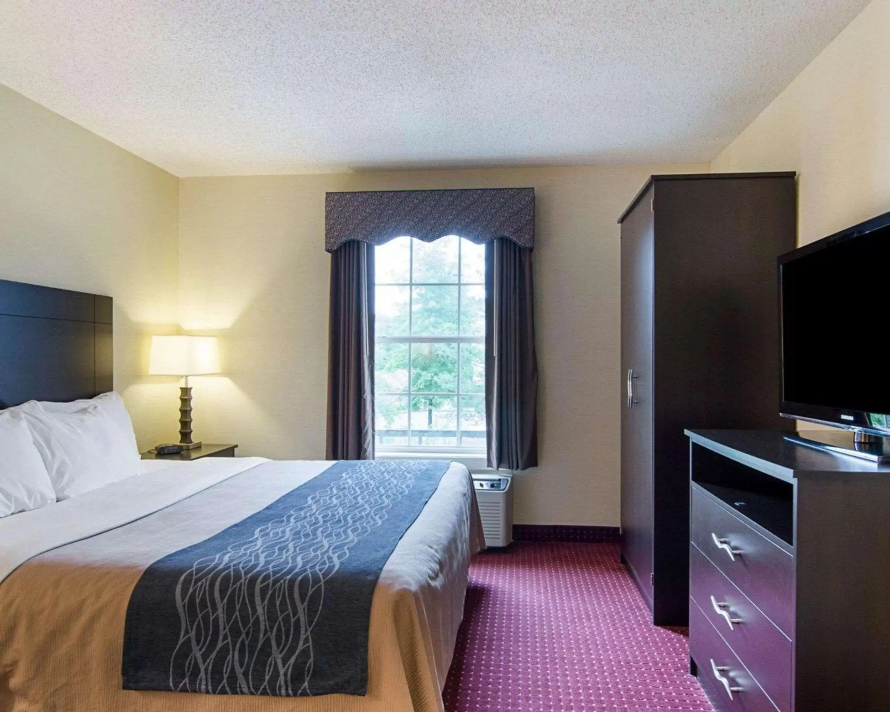 Photo of the whole room, Bed in Quality Inn & Suites Little Rock West