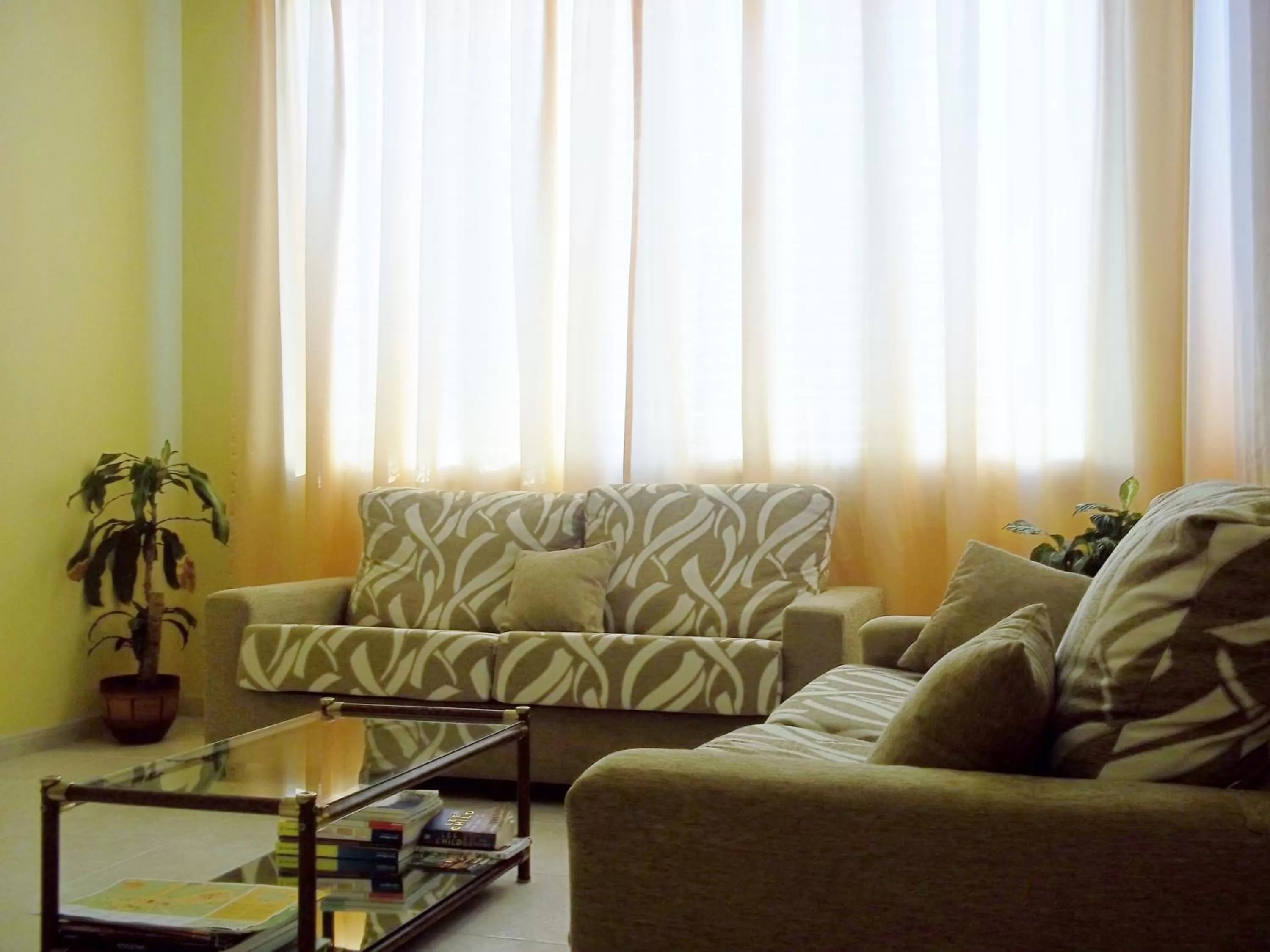 Communal lounge/ TV room, Seating Area in Hotel Suiza