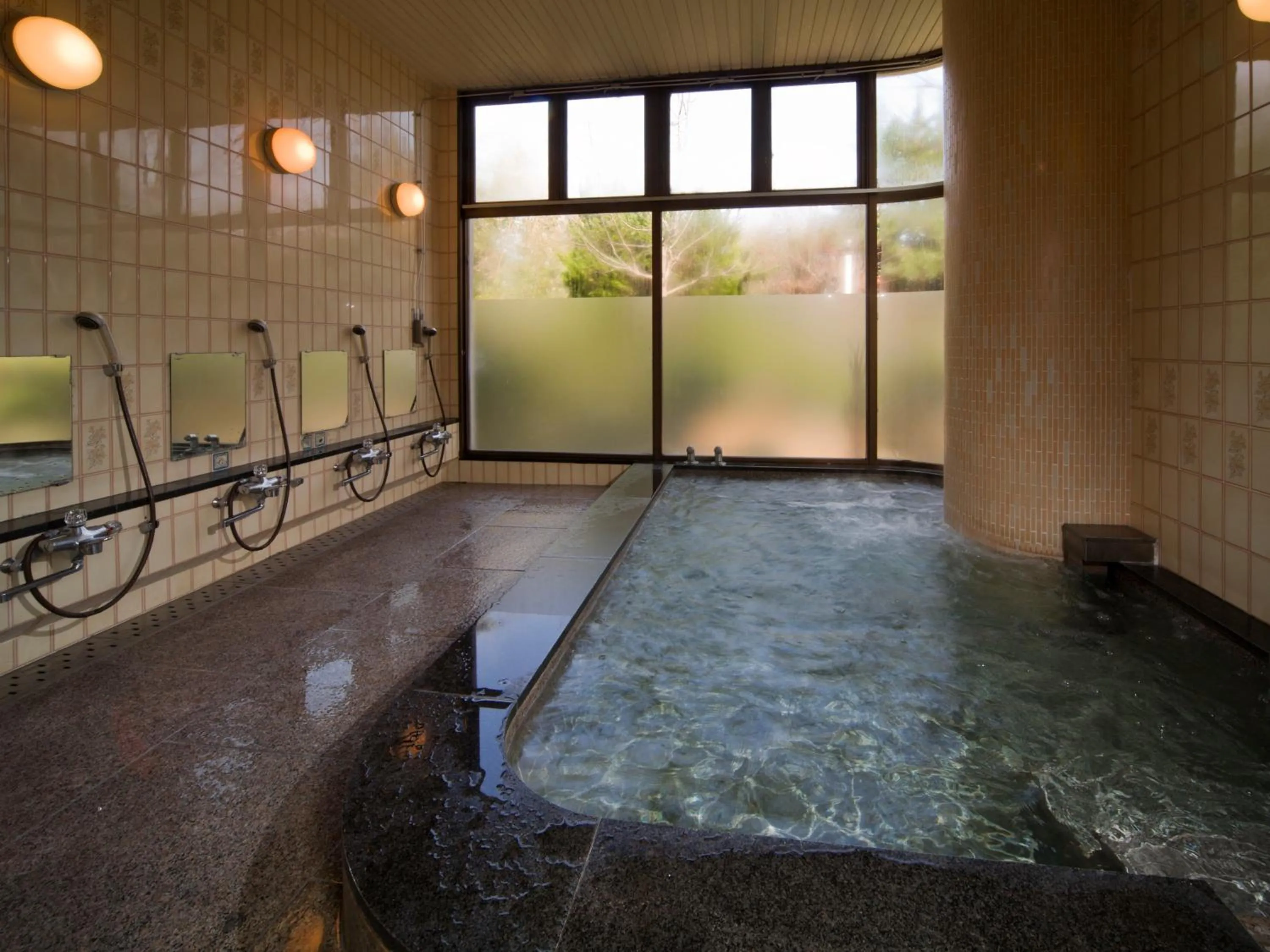 Hot Spring Bath in Ogoto Onsen Yunoyado Komolebi