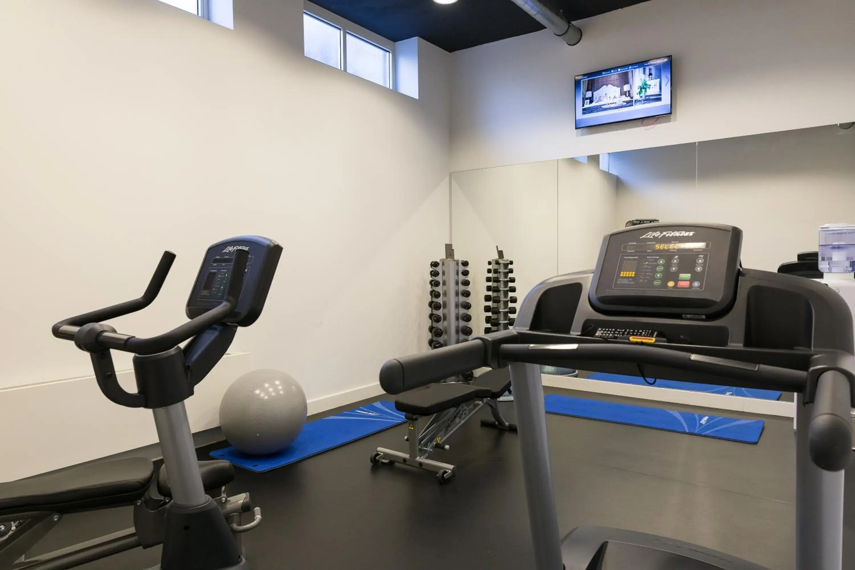 Fitness centre/facilities in B-aparthotel Kennedy Fitness centre/facilities in B-aparthotel Kennedy