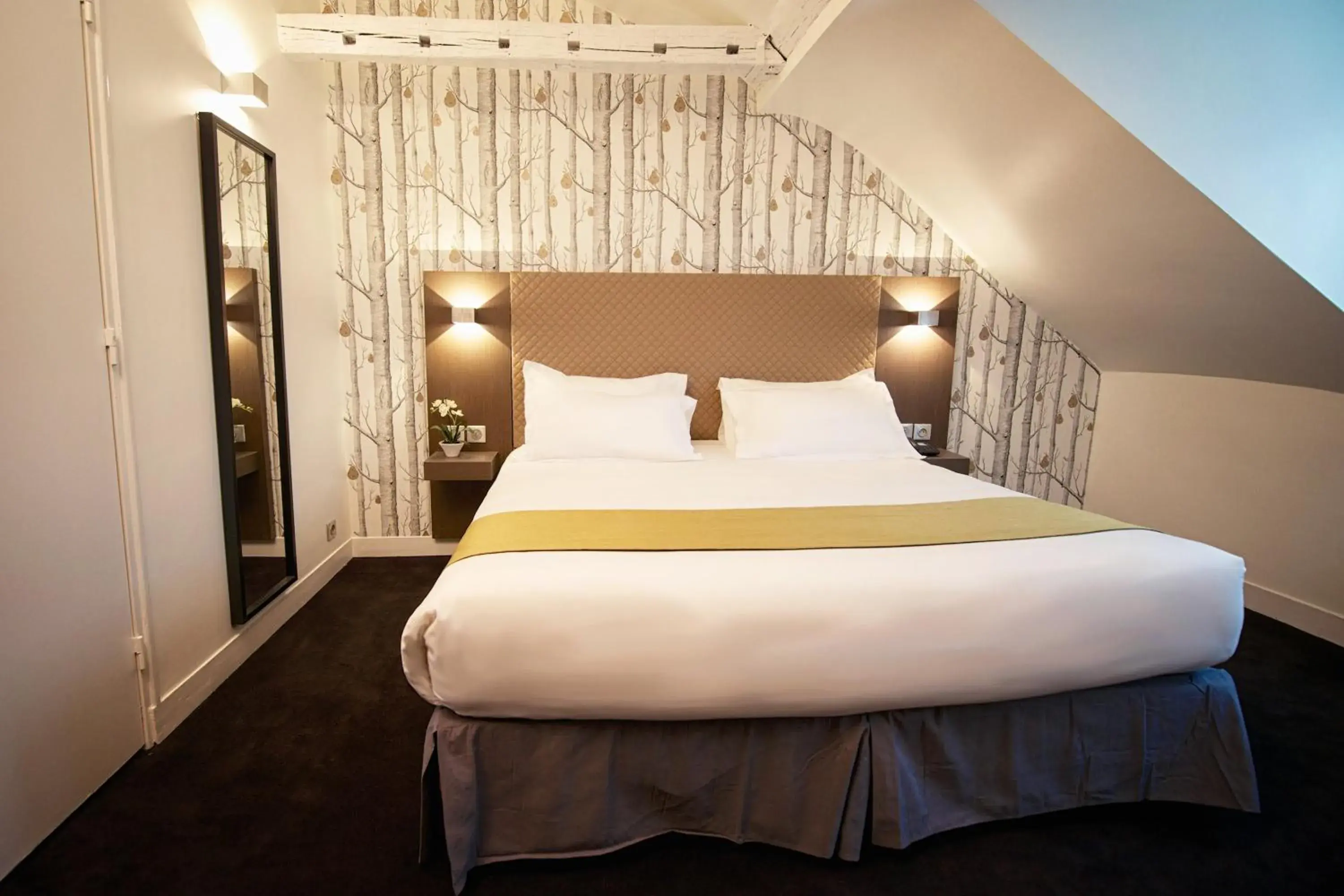 Bedroom, Bed in Hôtel de la Gaîté