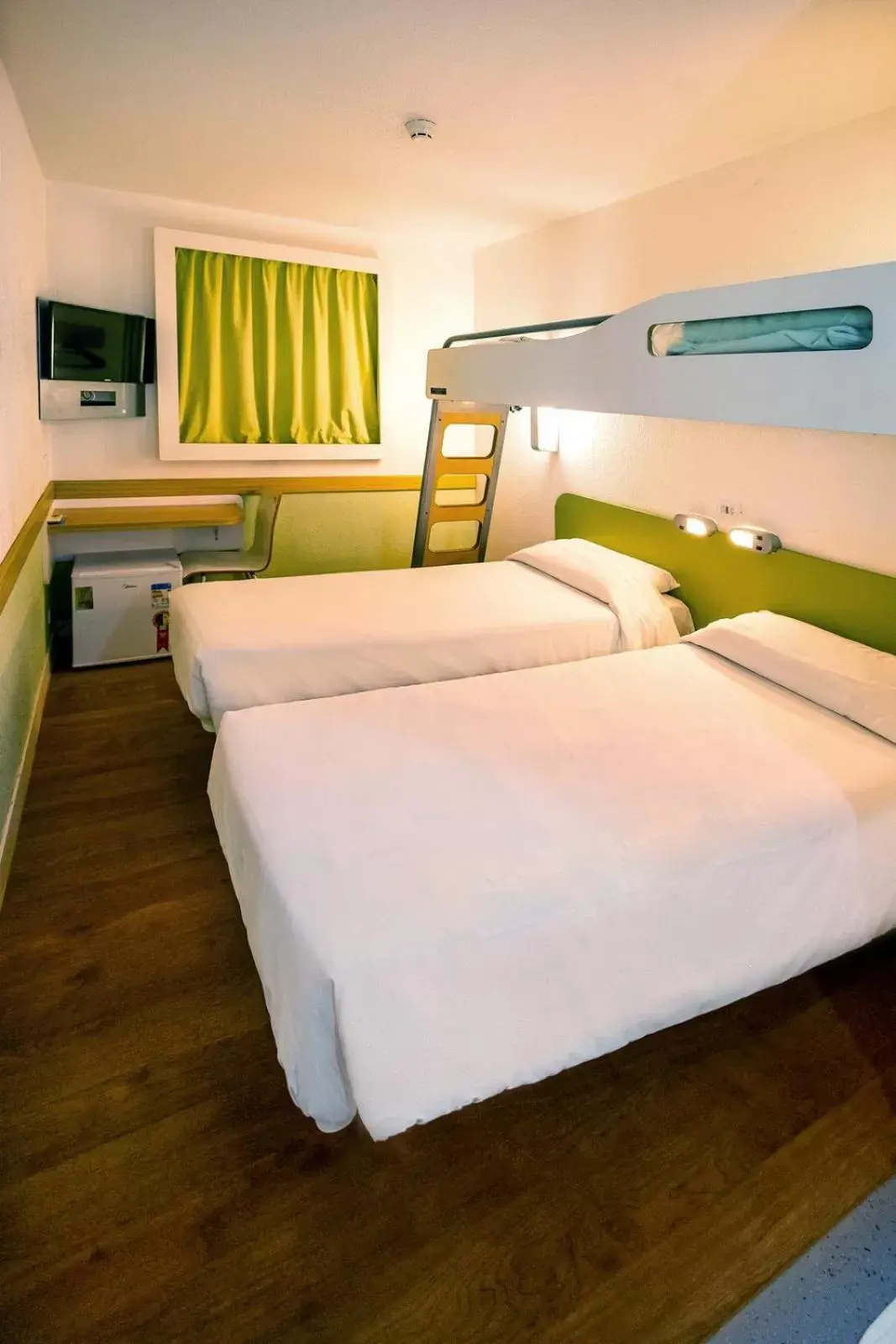 Bed in Ibis Budget Maringa