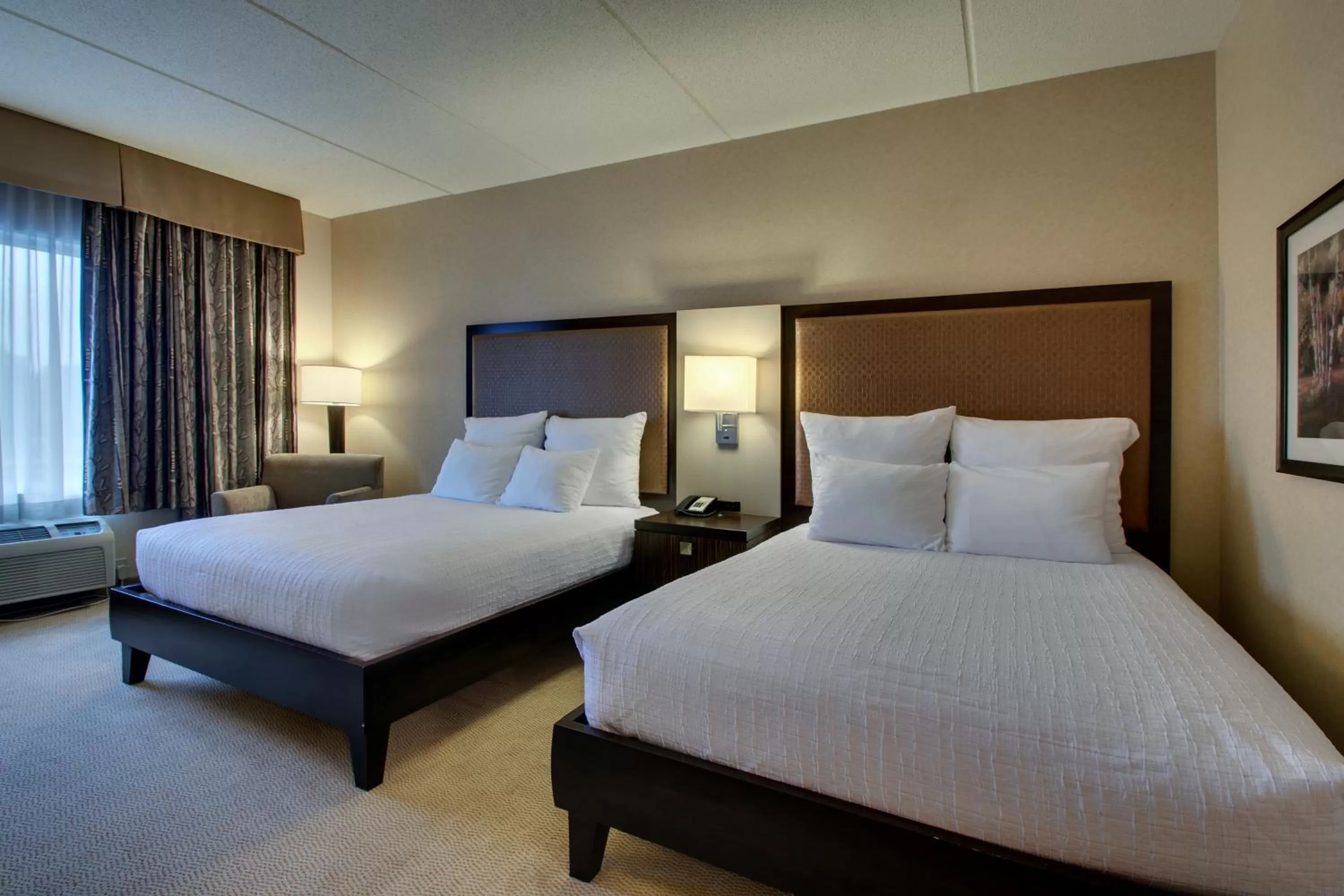 Bedroom, Bed in The Inn at Charles Town / Hollywood Casino