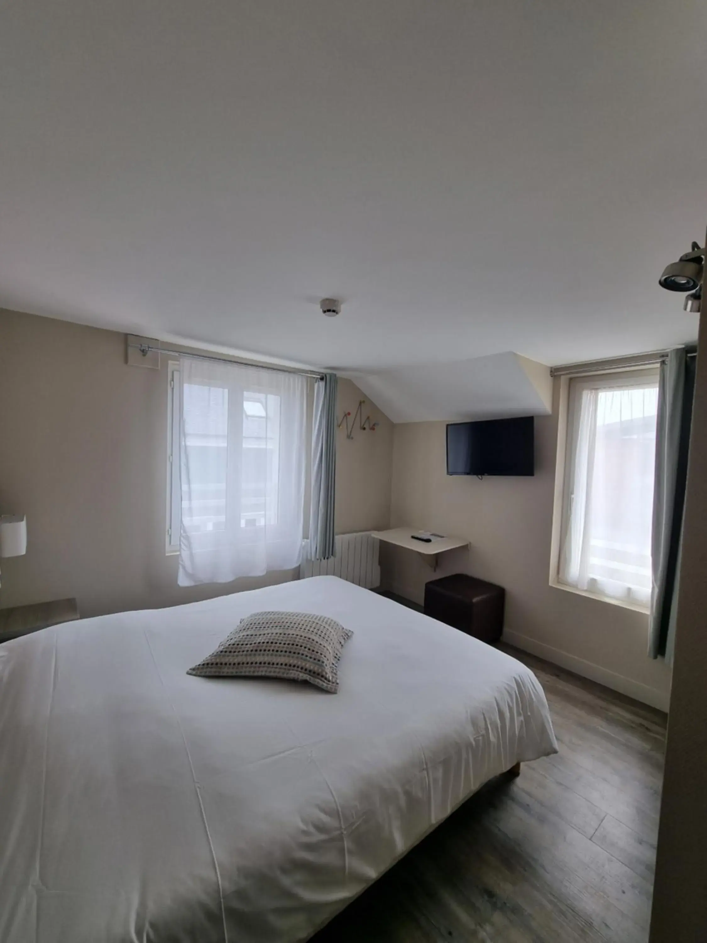 Photo of the whole room, Bed in Hôtel Vauban
