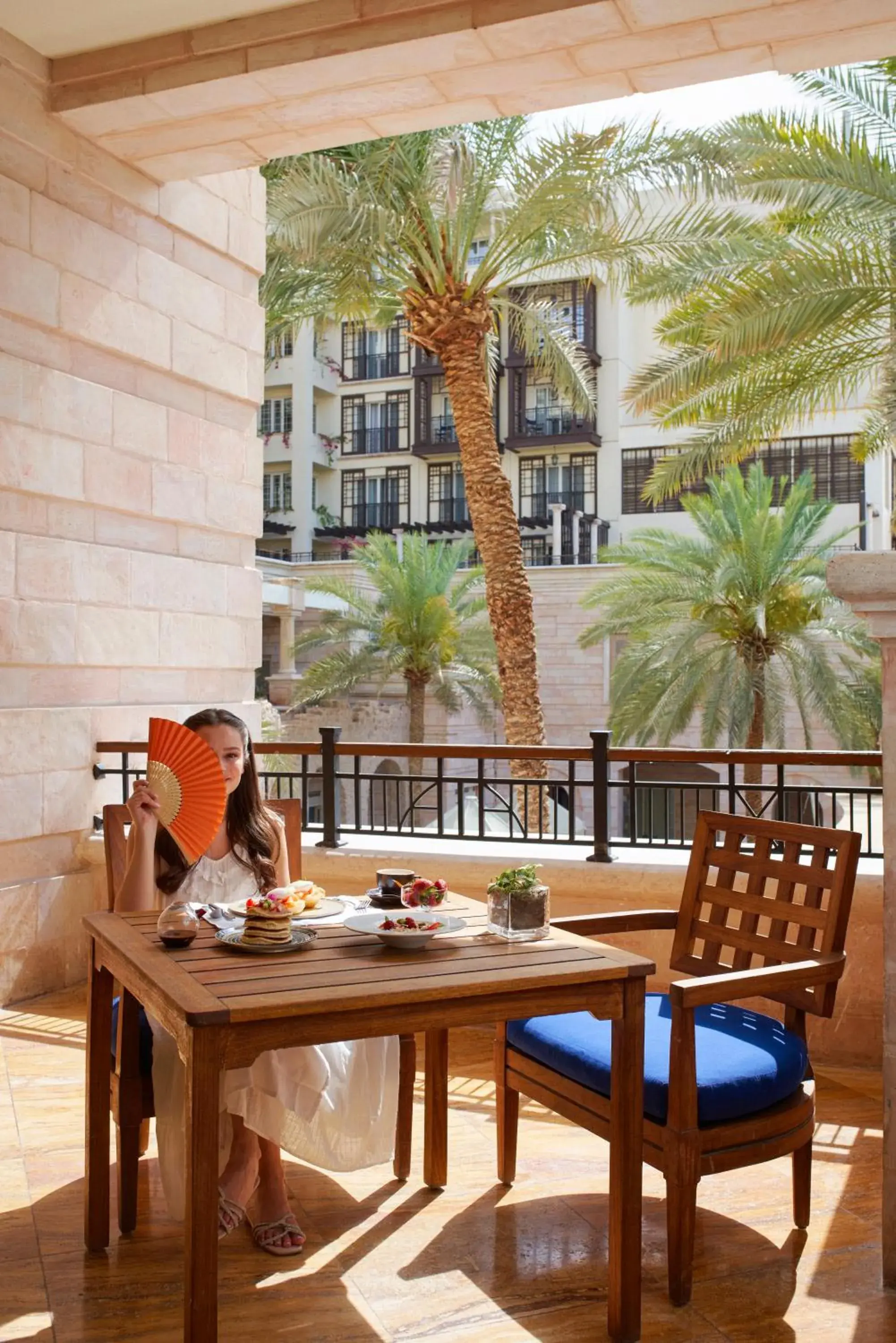 Lounge or bar in Mövenpick Resort & Residences Aqaba Lounge or bar in Mövenpick Resort & Residences Aqaba