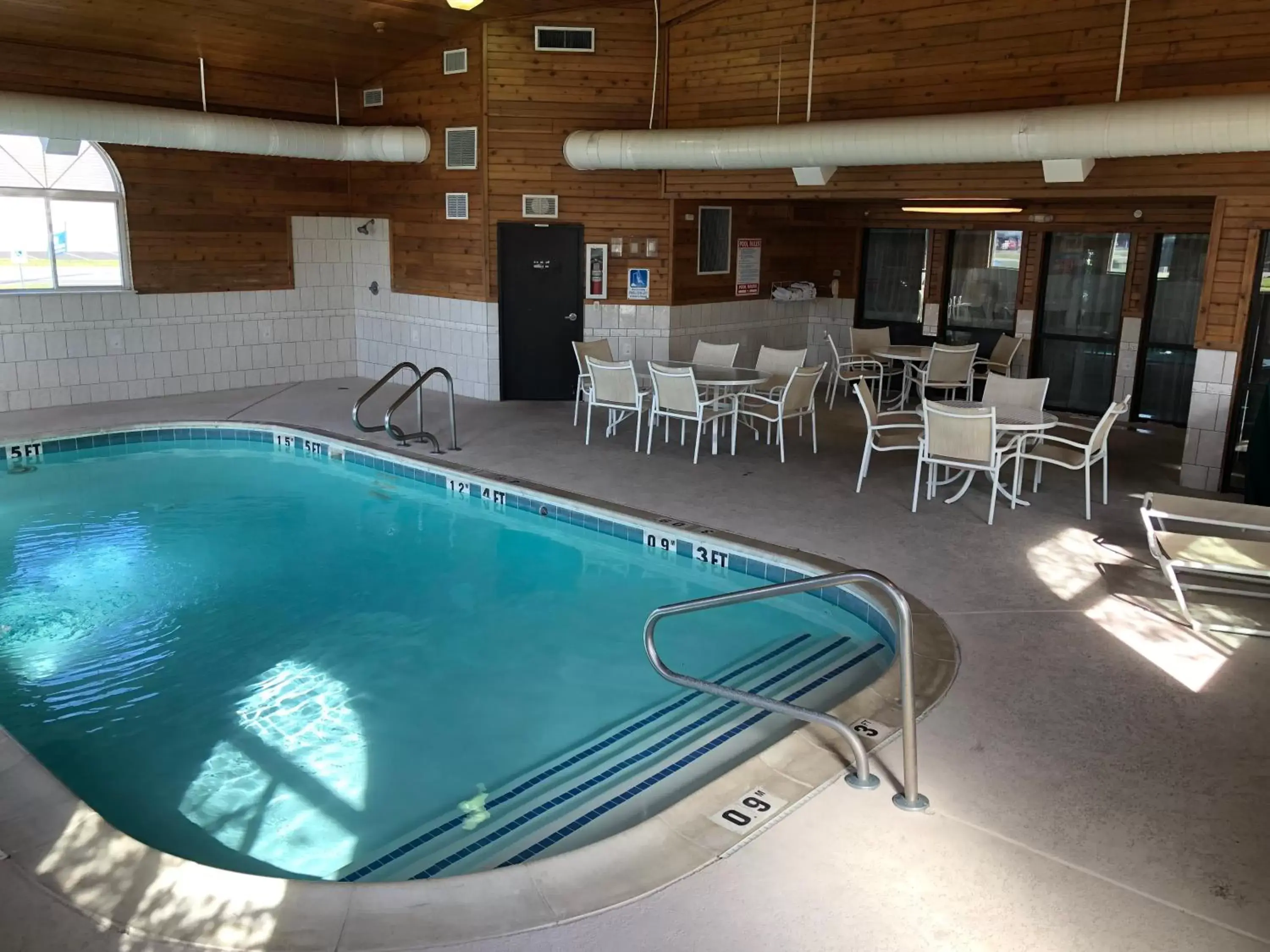 Swimming Pool in Country Inn & Suites by Radisson, Auburn, IN