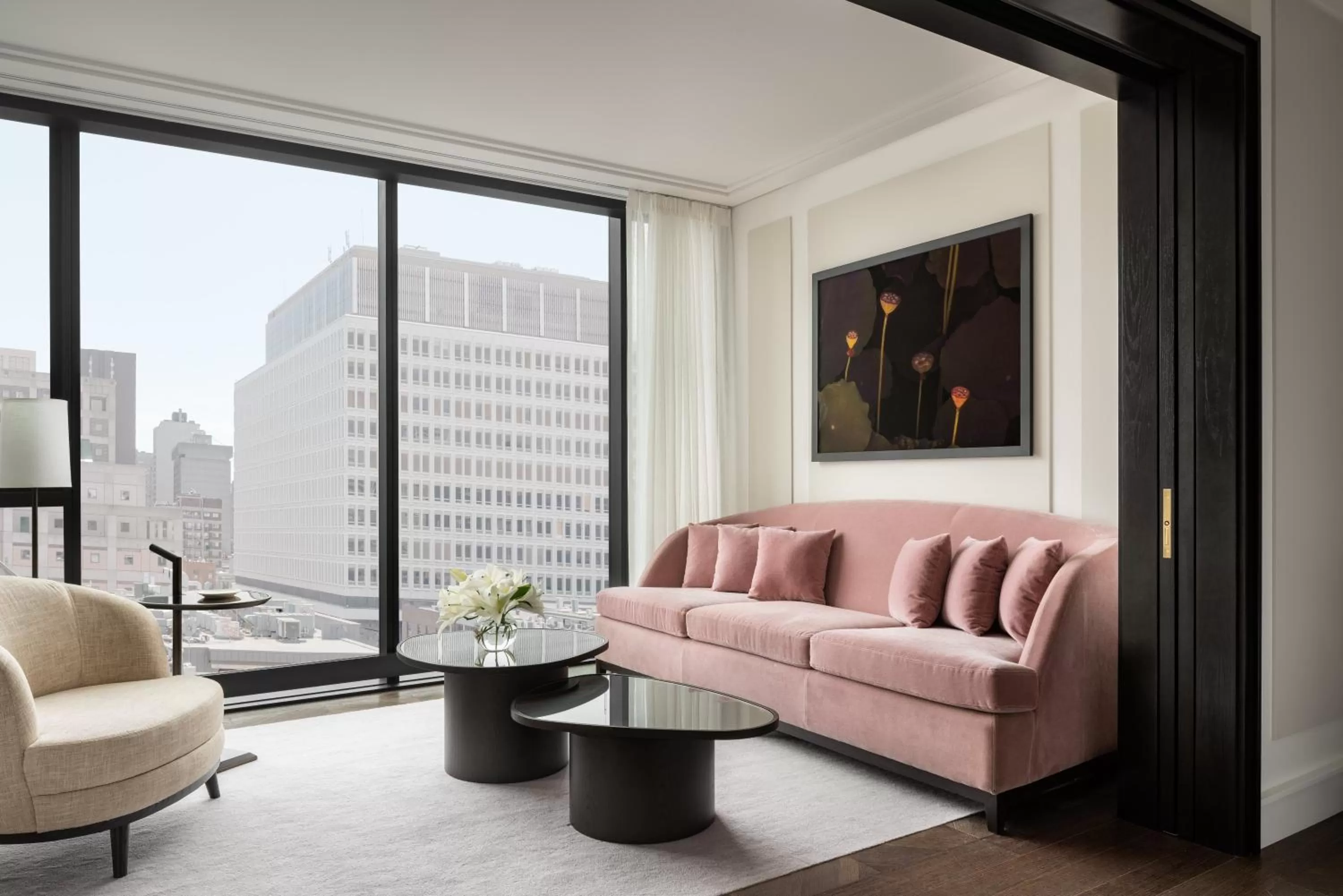 Photo of the whole room in Four Seasons Hotel Montreal