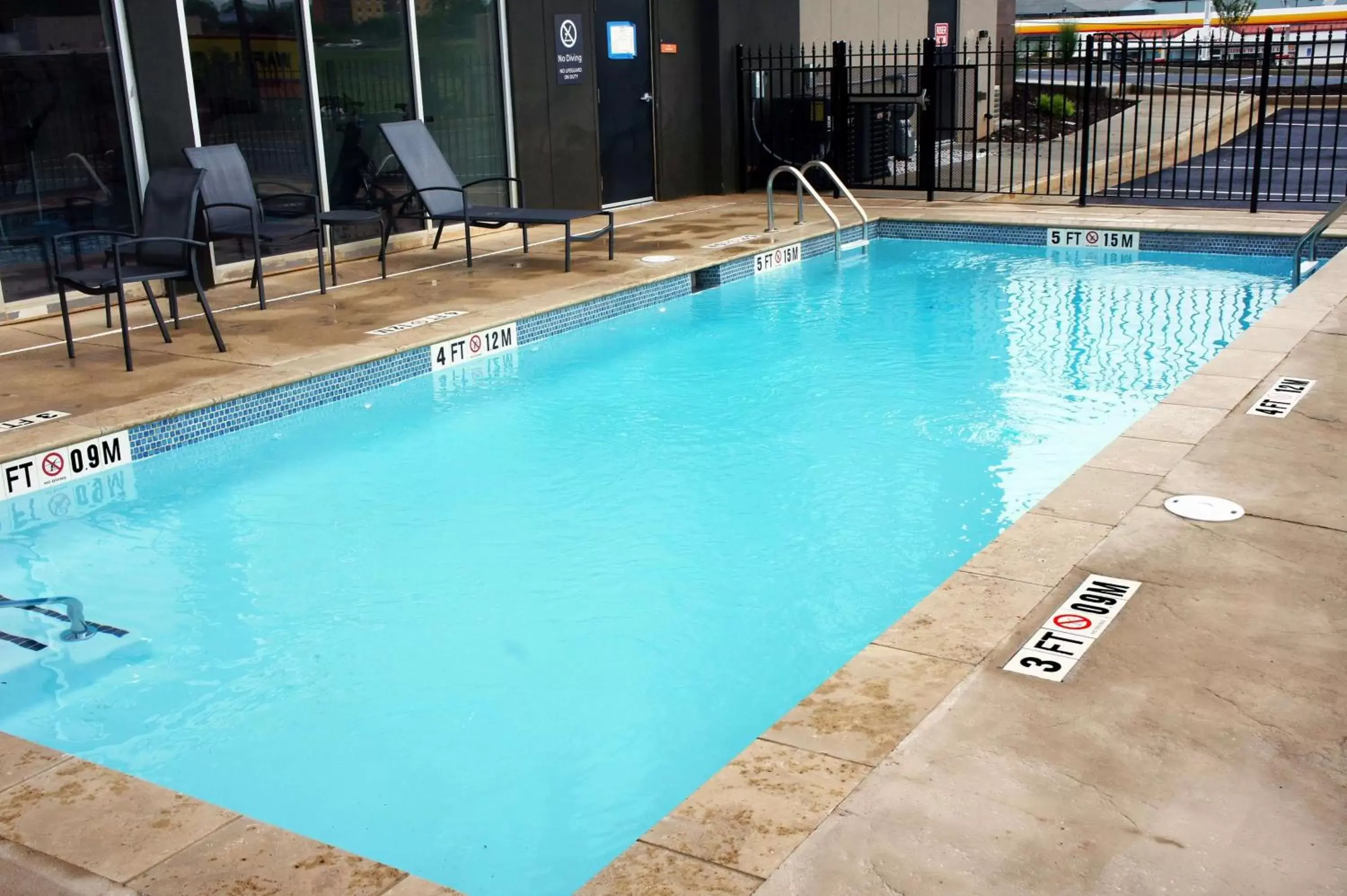 Activities, Swimming Pool in La Quinta Inn & Suites by Wyndham Locust Grove