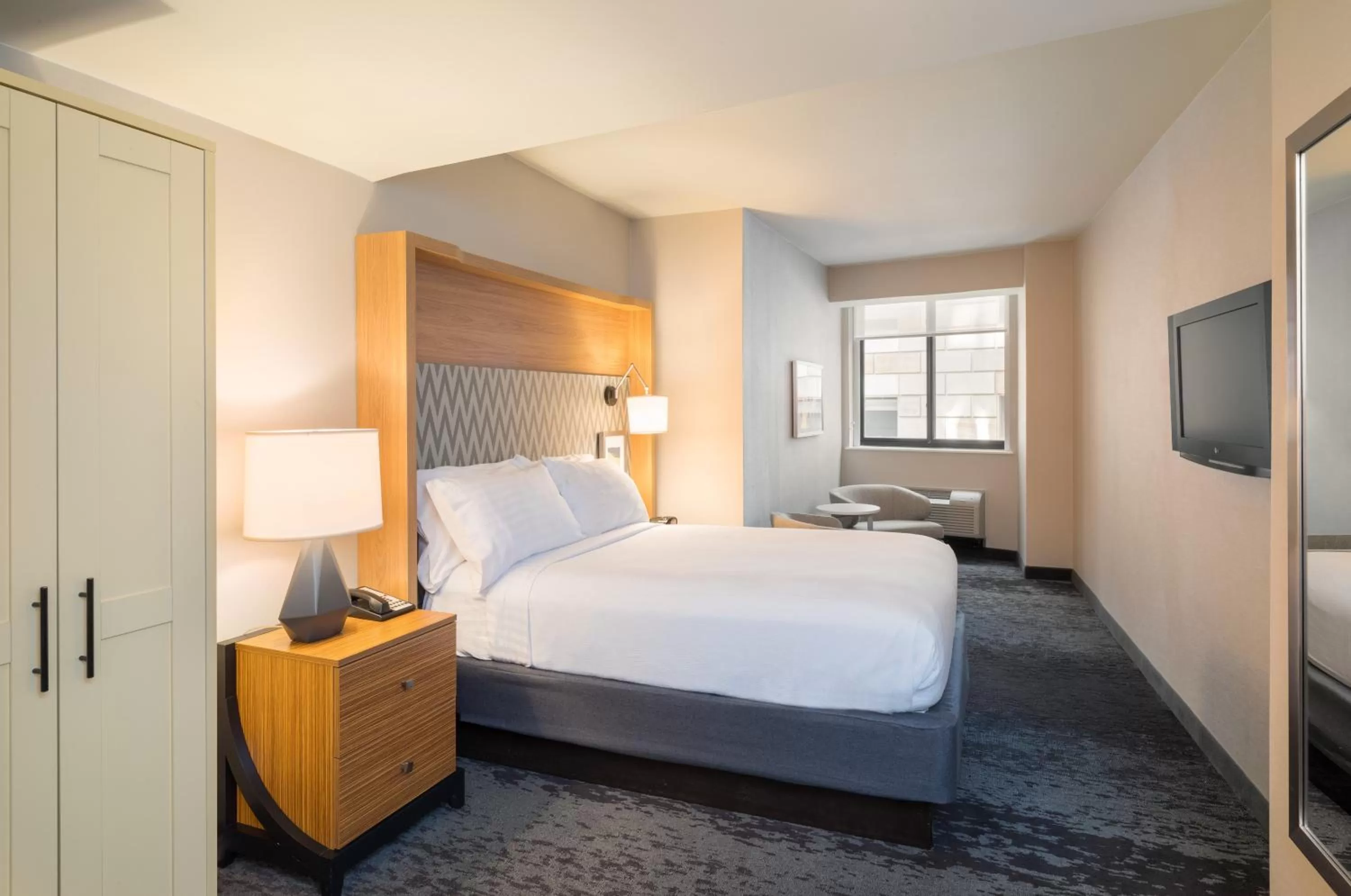 Photo of the whole room, Bed in Holiday Inn New York City - Wall Street by IHG
