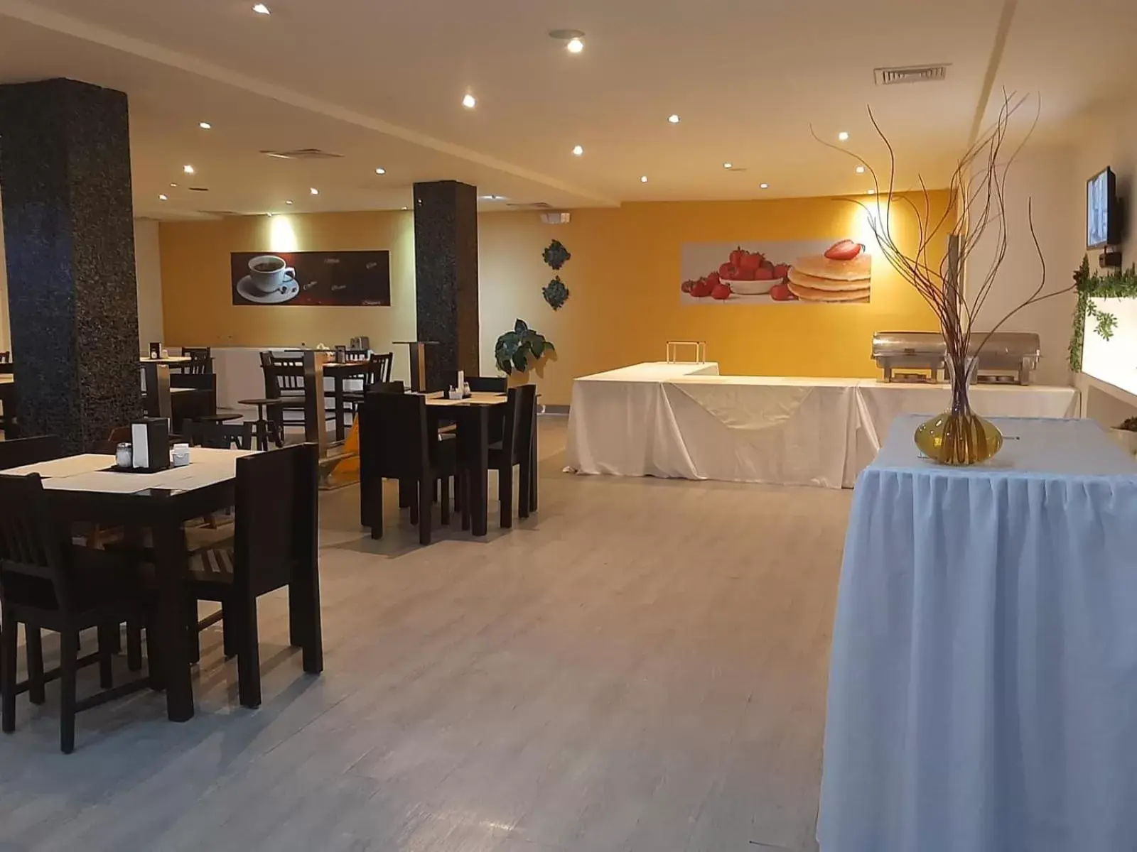 Restaurant/Places to Eat in Ramada by Wyndham Princess Santo Domingo