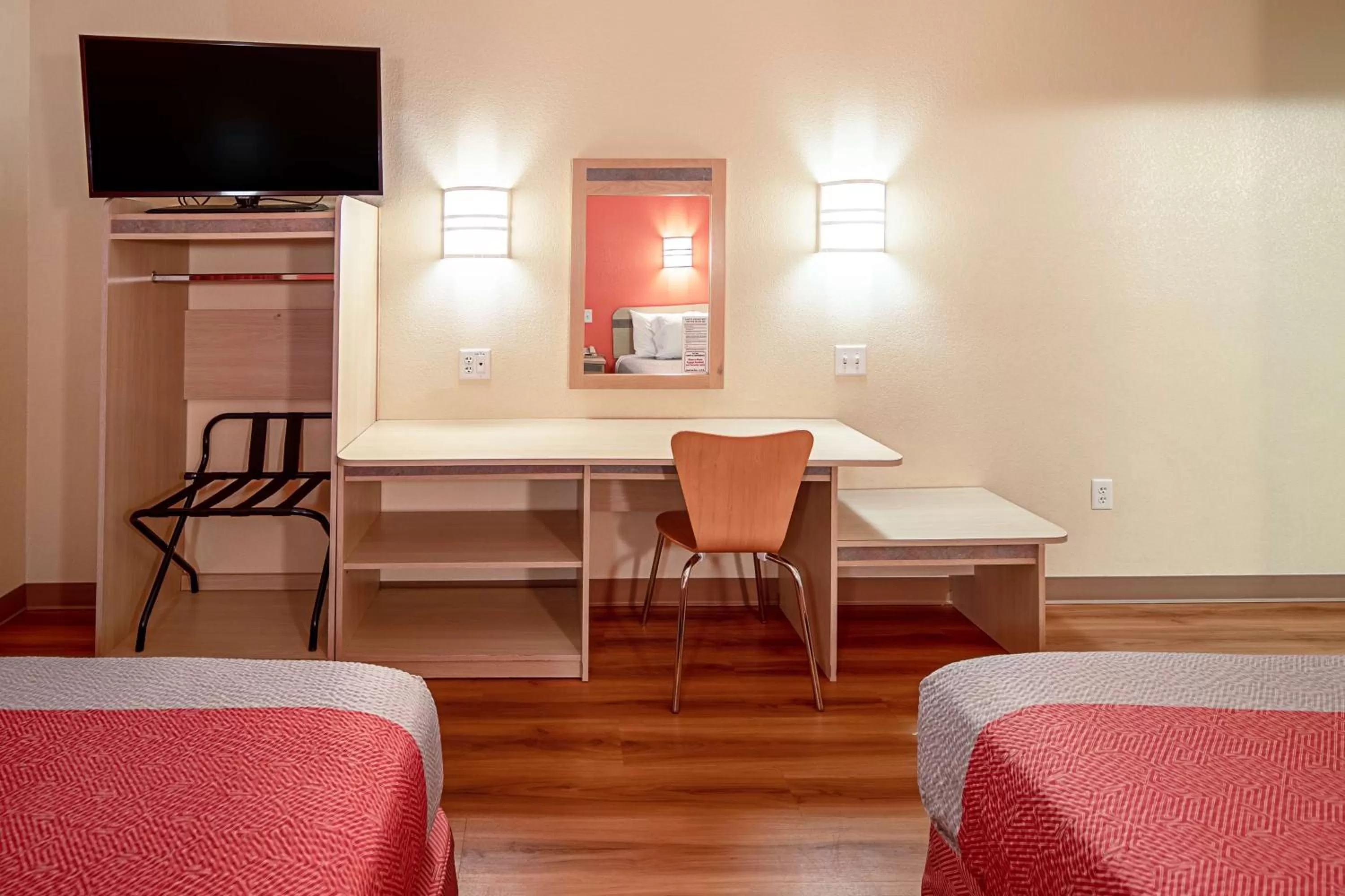 TV and multimedia, Bed in Motel 6-Anchorage, AK - Midtown