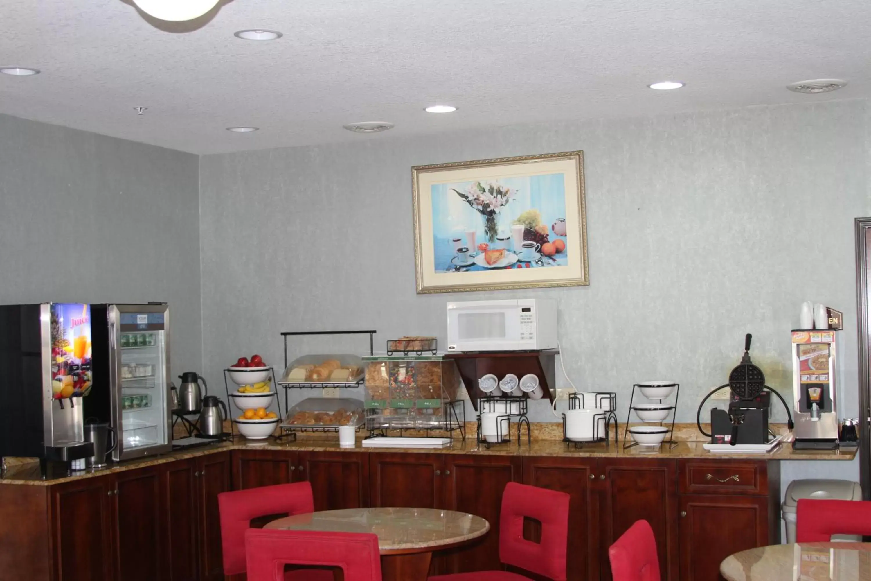 Breakfast, Restaurant/Places to Eat in Red Roof Inn & Suites Detroit - Melvindale/Dearborn