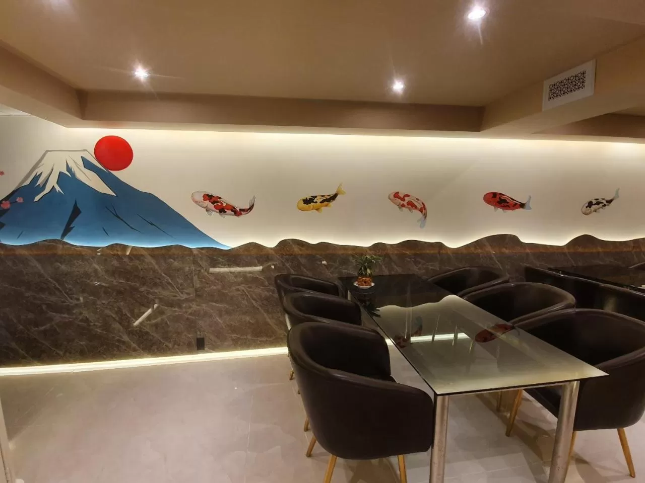 Restaurant/places to eat in Saigon By Night Luxury Hotel