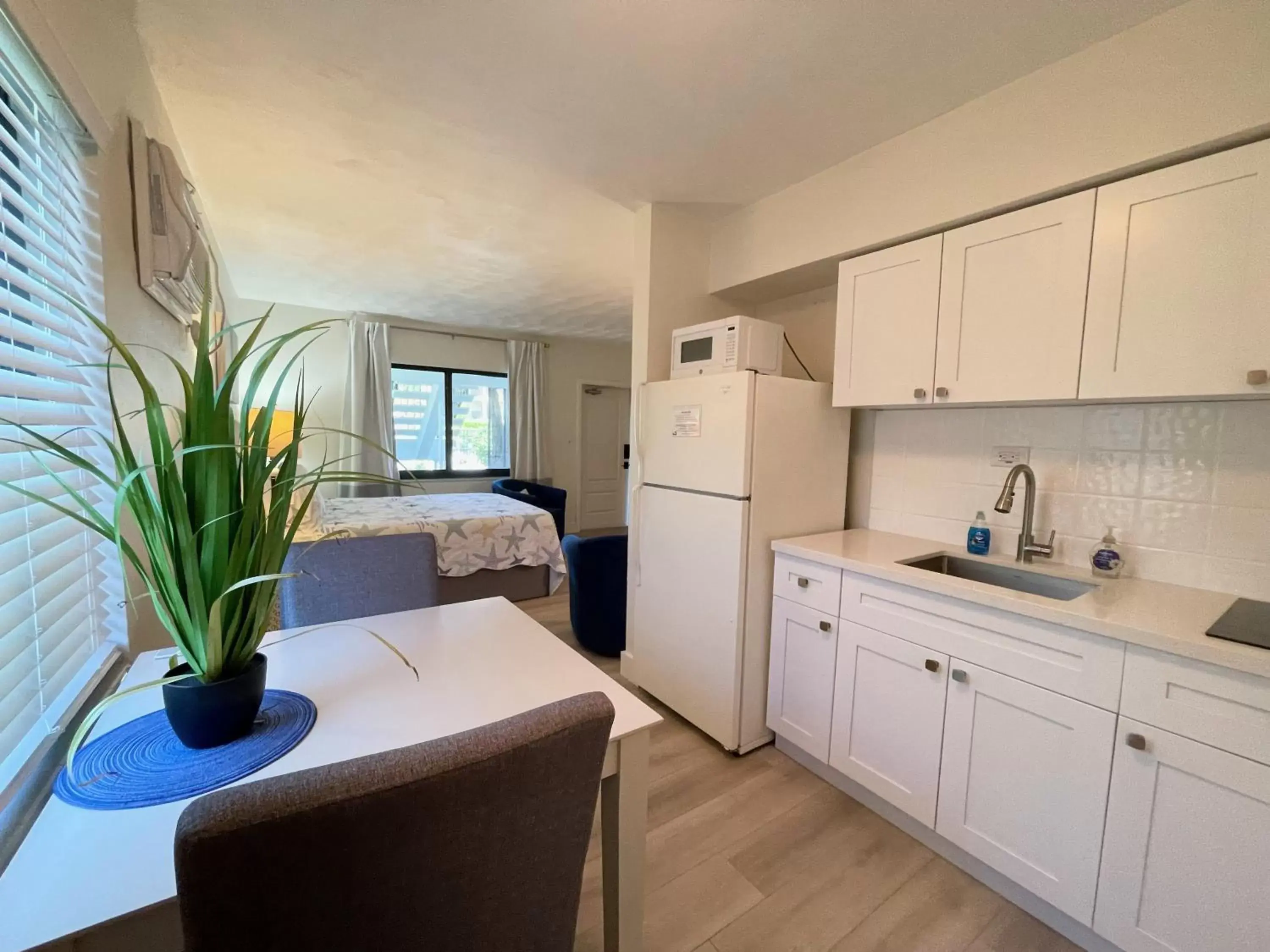 Kitchen/Kitchenette in Tropic Isle Beach Resort