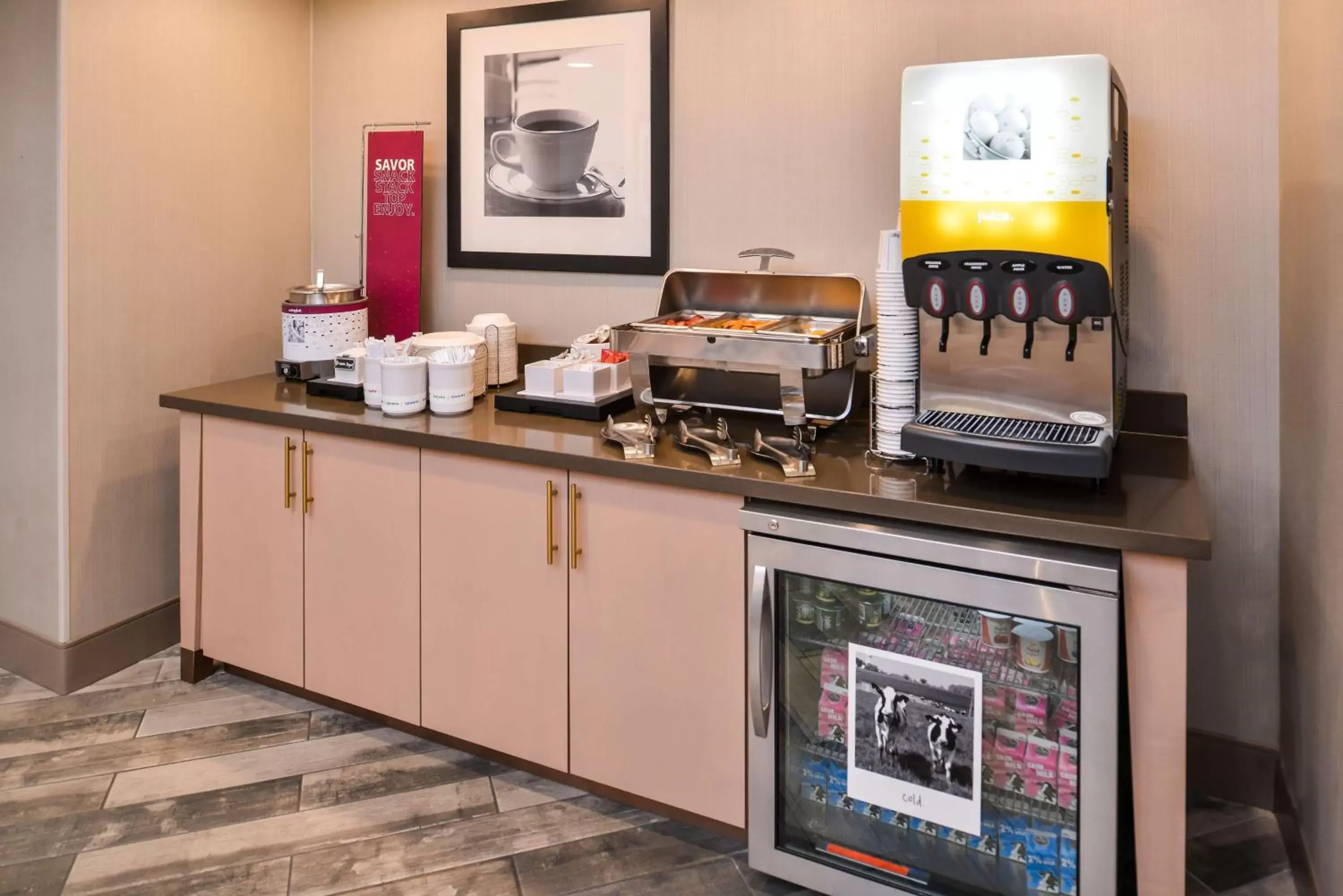 Breakfast in Hampton Inn and Suites Altoona-Des Moines by Hilton