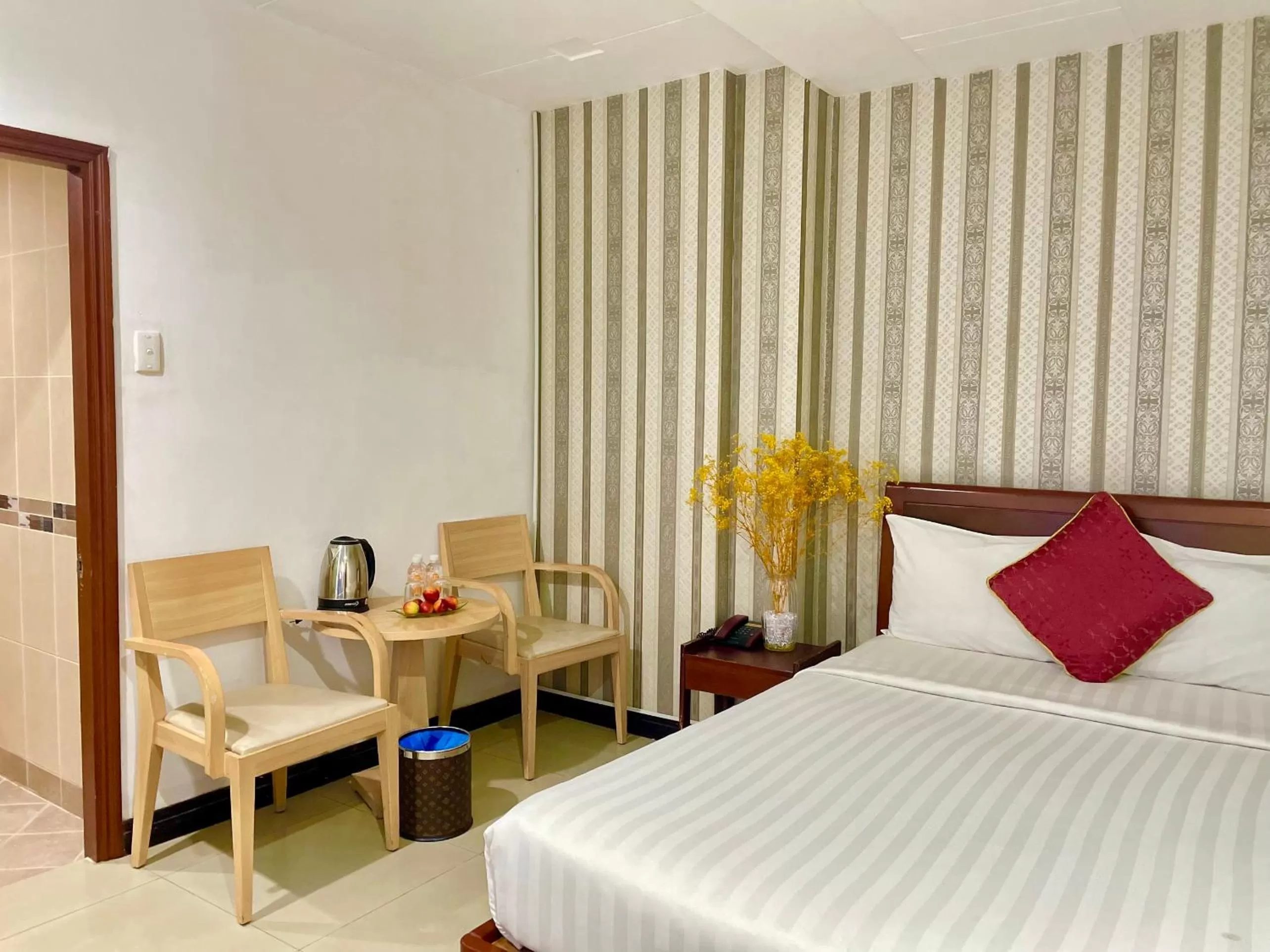 Photo of the whole room, Bed in Gold hotel, Saigon