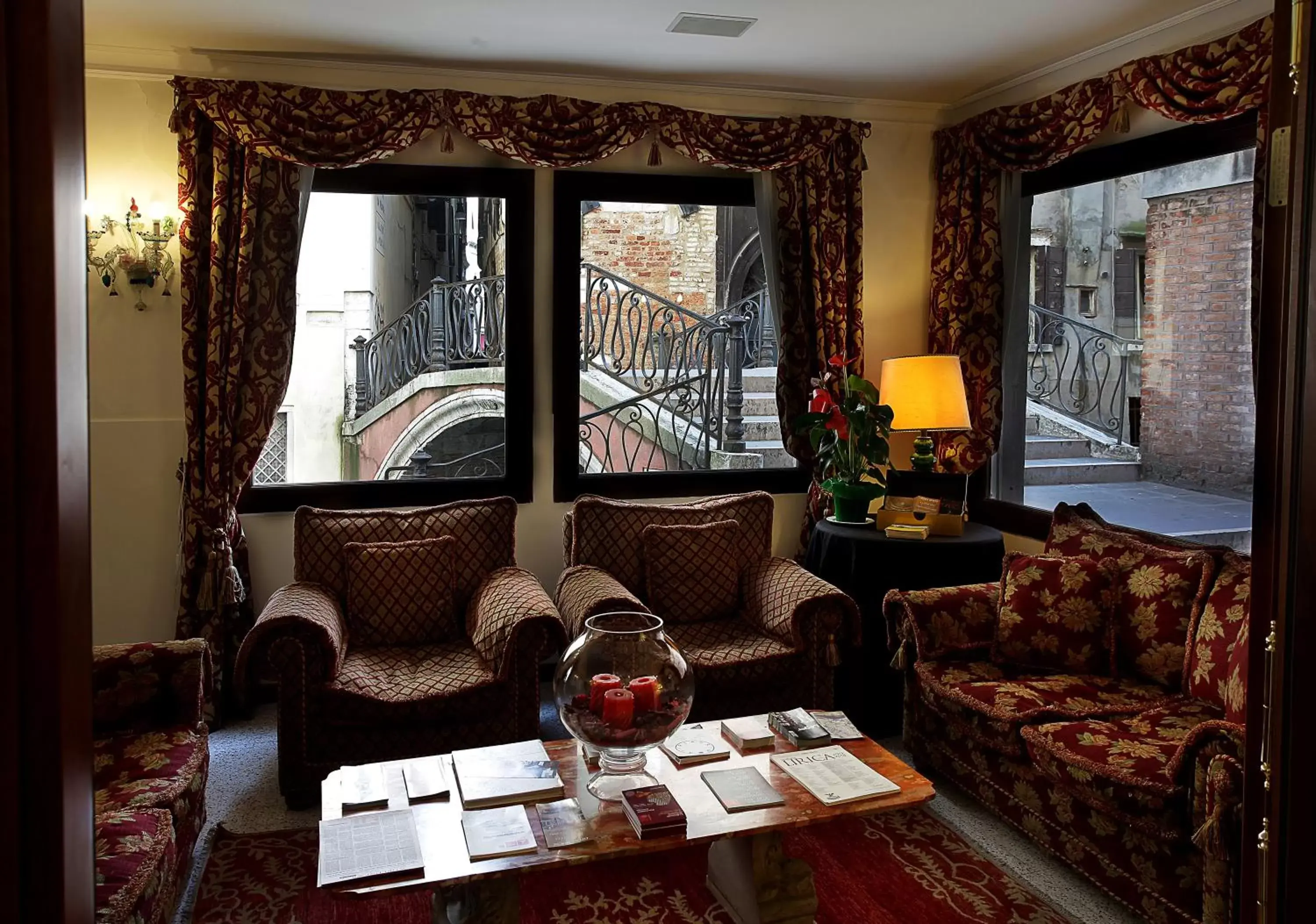 Communal lounge/ TV room, Seating Area in Hotel Ca' Alvise