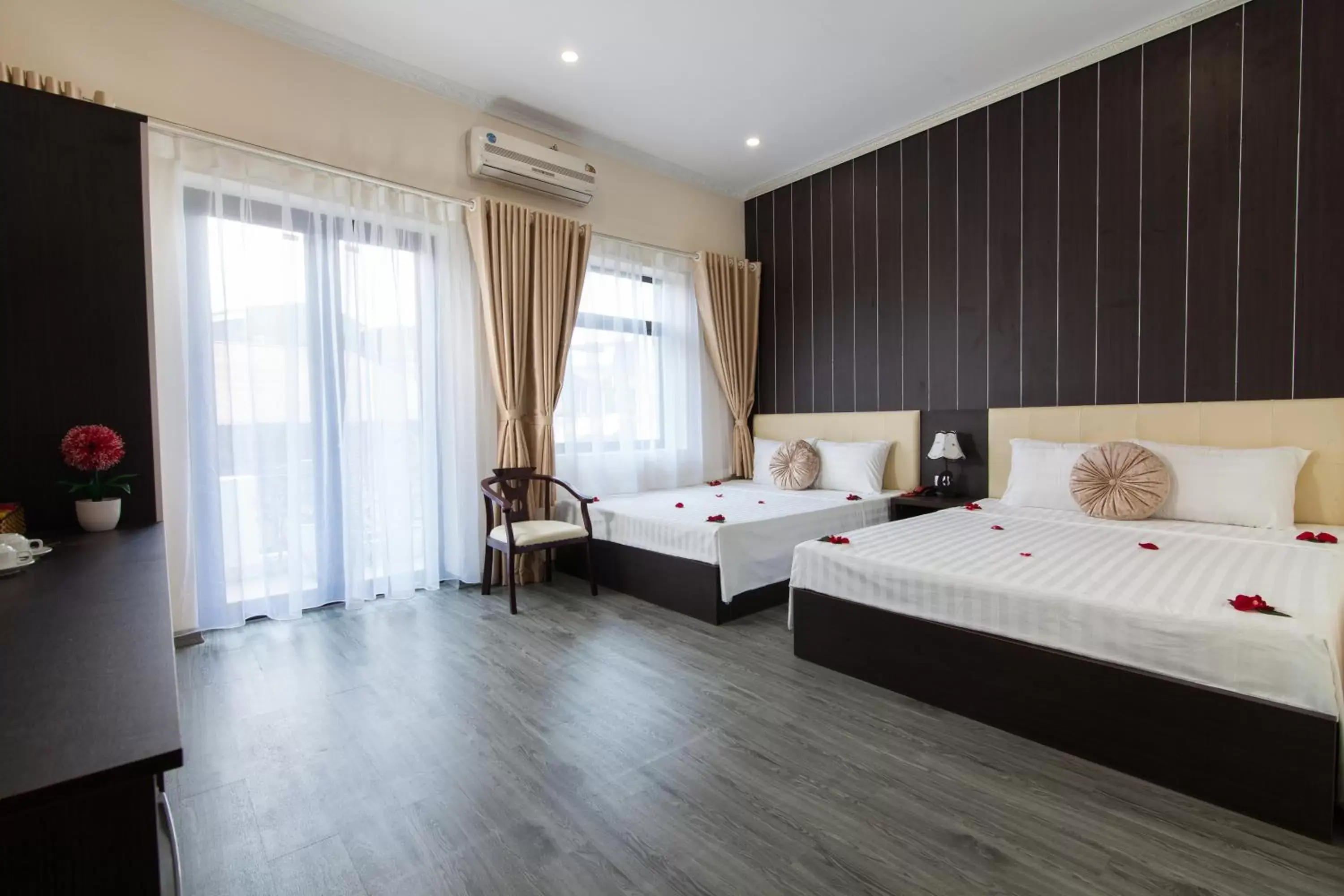 Photo of the whole room in Hanoi Elpis Hotel