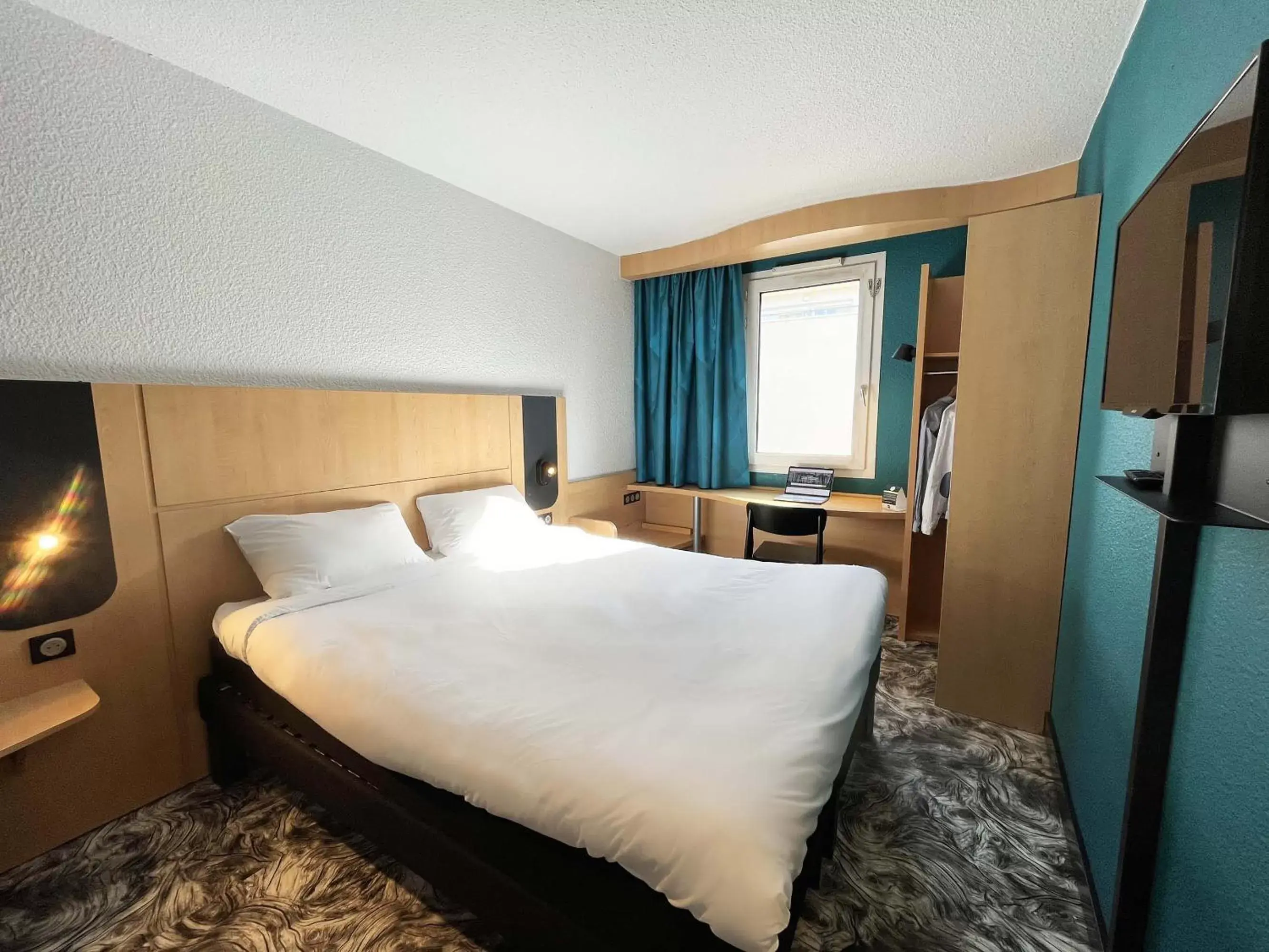 Bedroom, Bed in B&B HOTEL Montluçon Centre