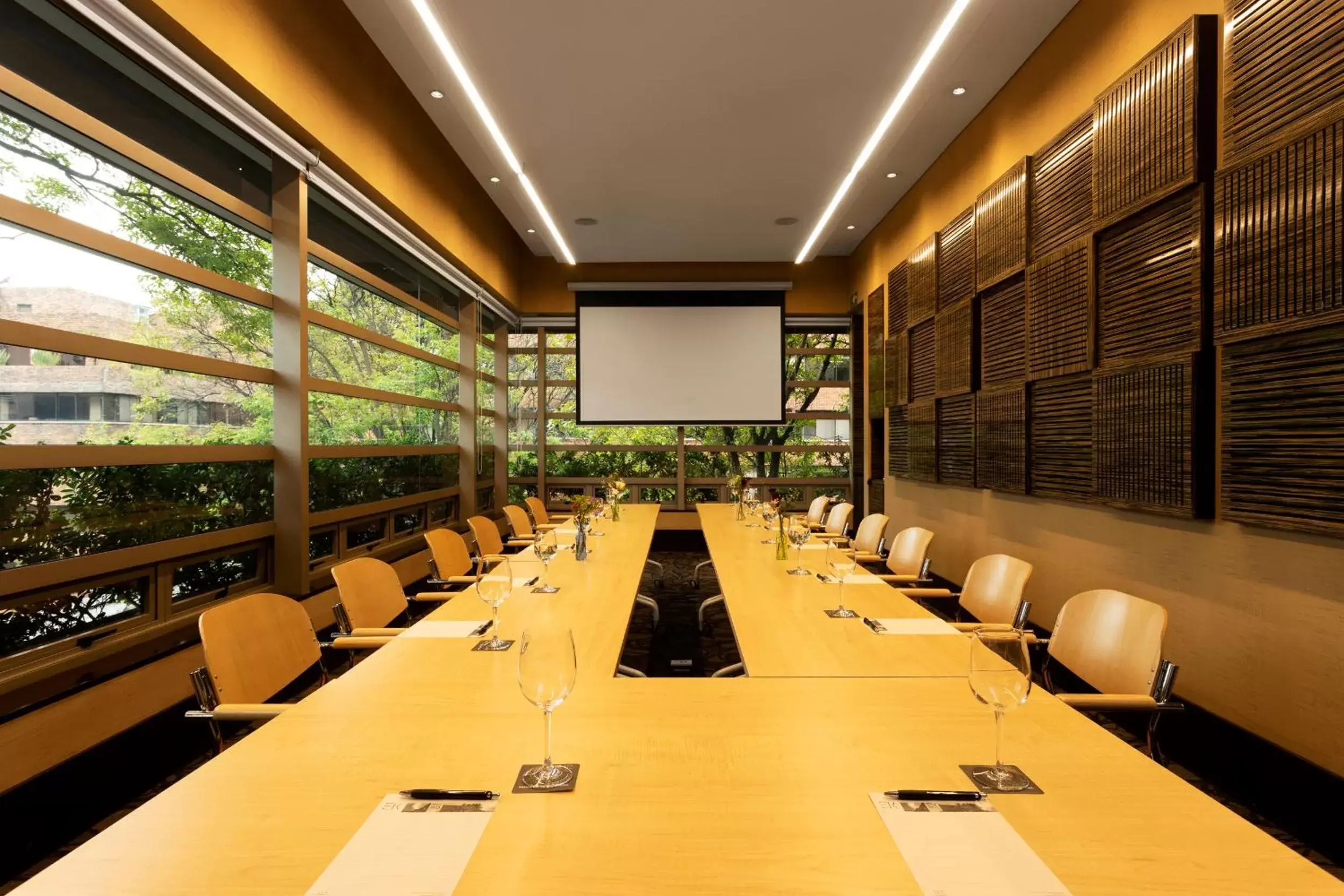 Business facilities in EK Hotel