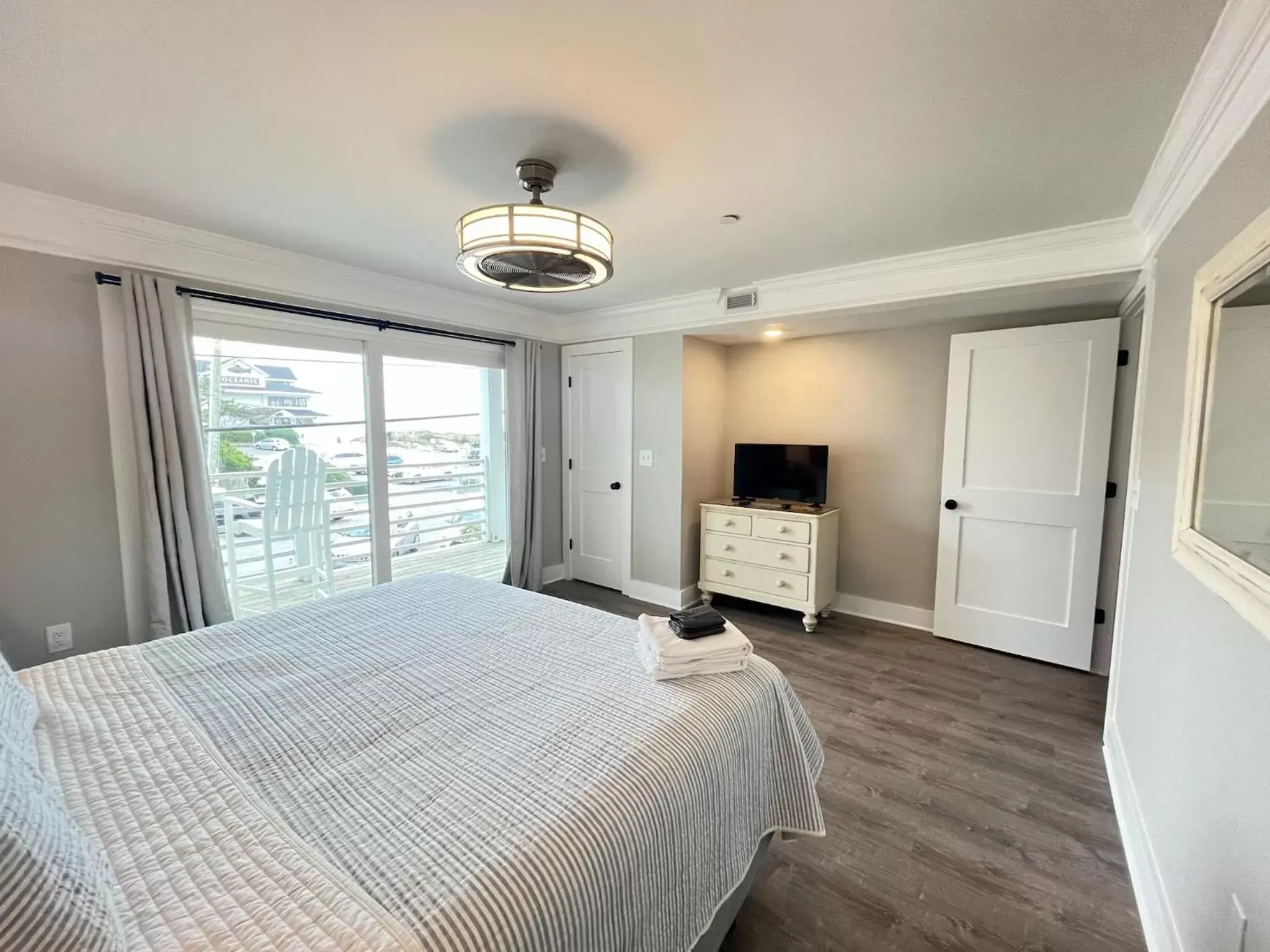 Bedroom in Sandpeddler Inn and Suites