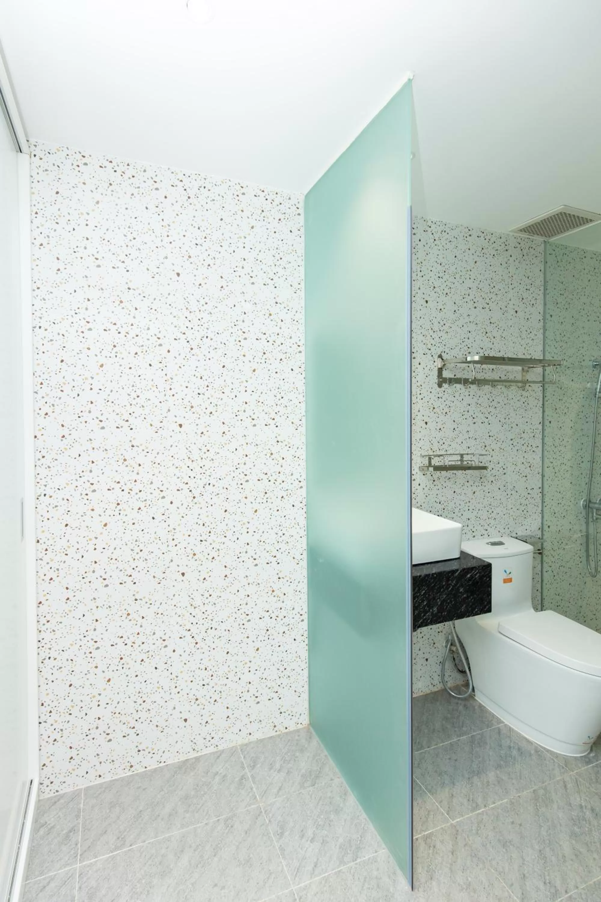 Shower in BOBO Boutique Hotel