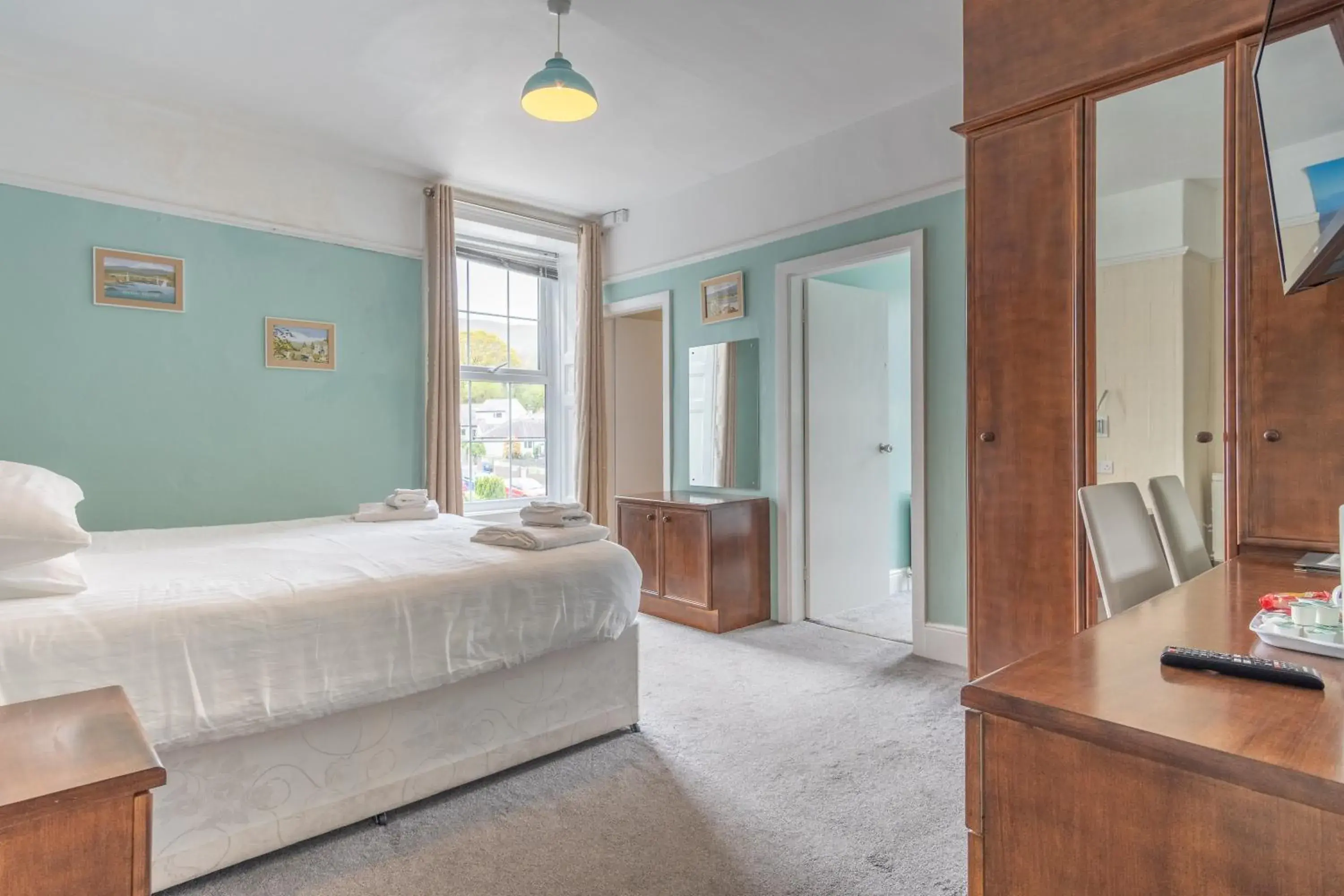 Bedroom, Bed in Padarn Hotel