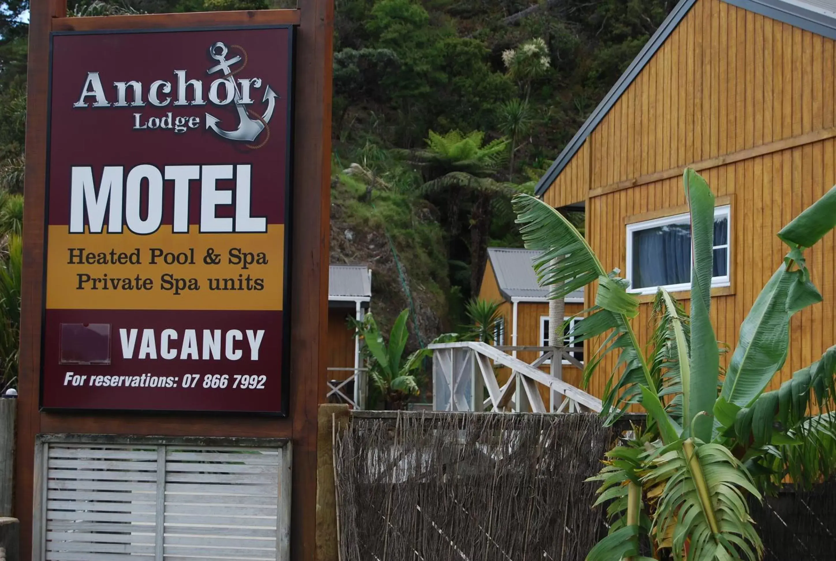Facade/entrance in Anchor Lodge Motel