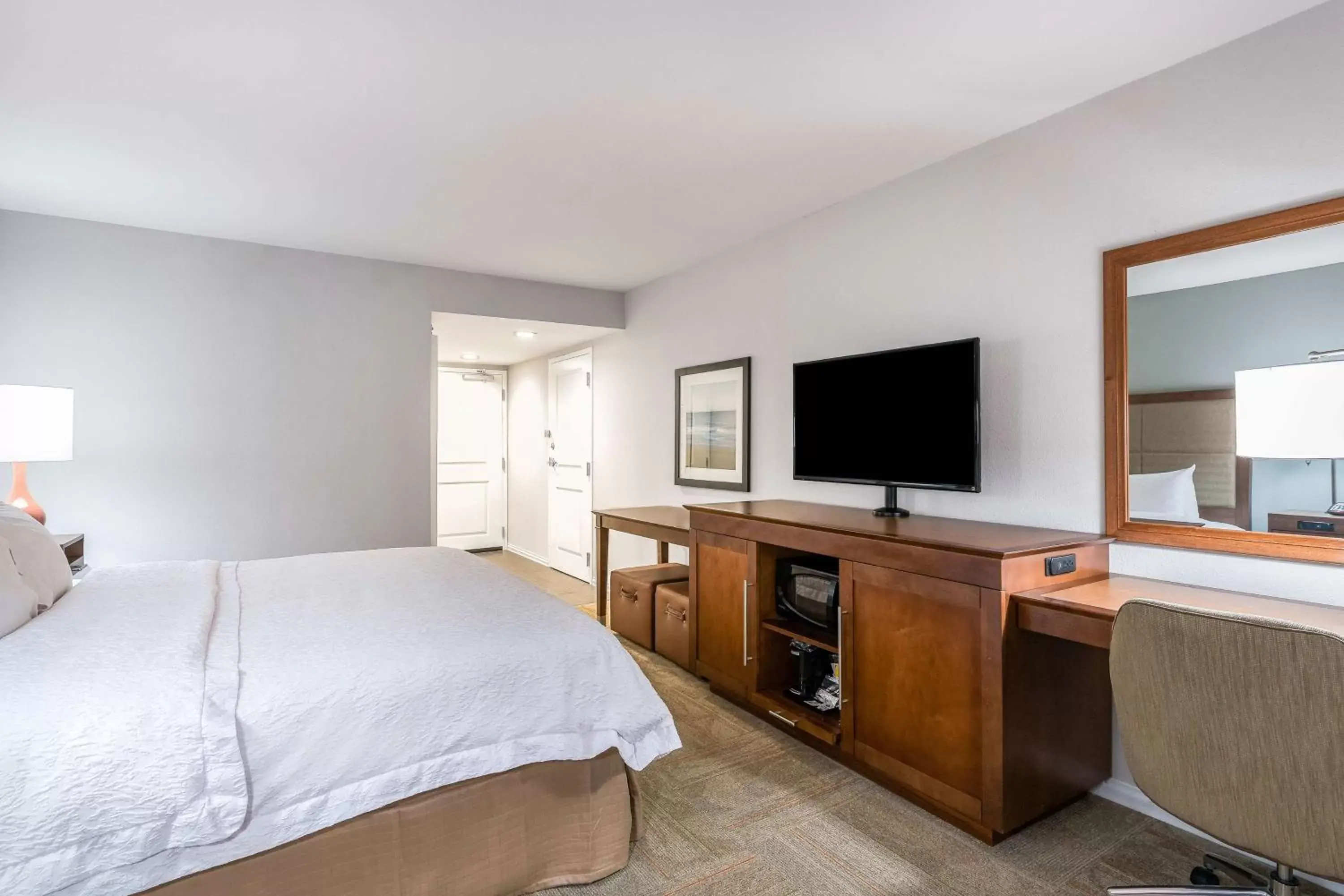 Bed in Hampton Inn & Suites Florence Center Bed in Hampton Inn & Suites Florence Center