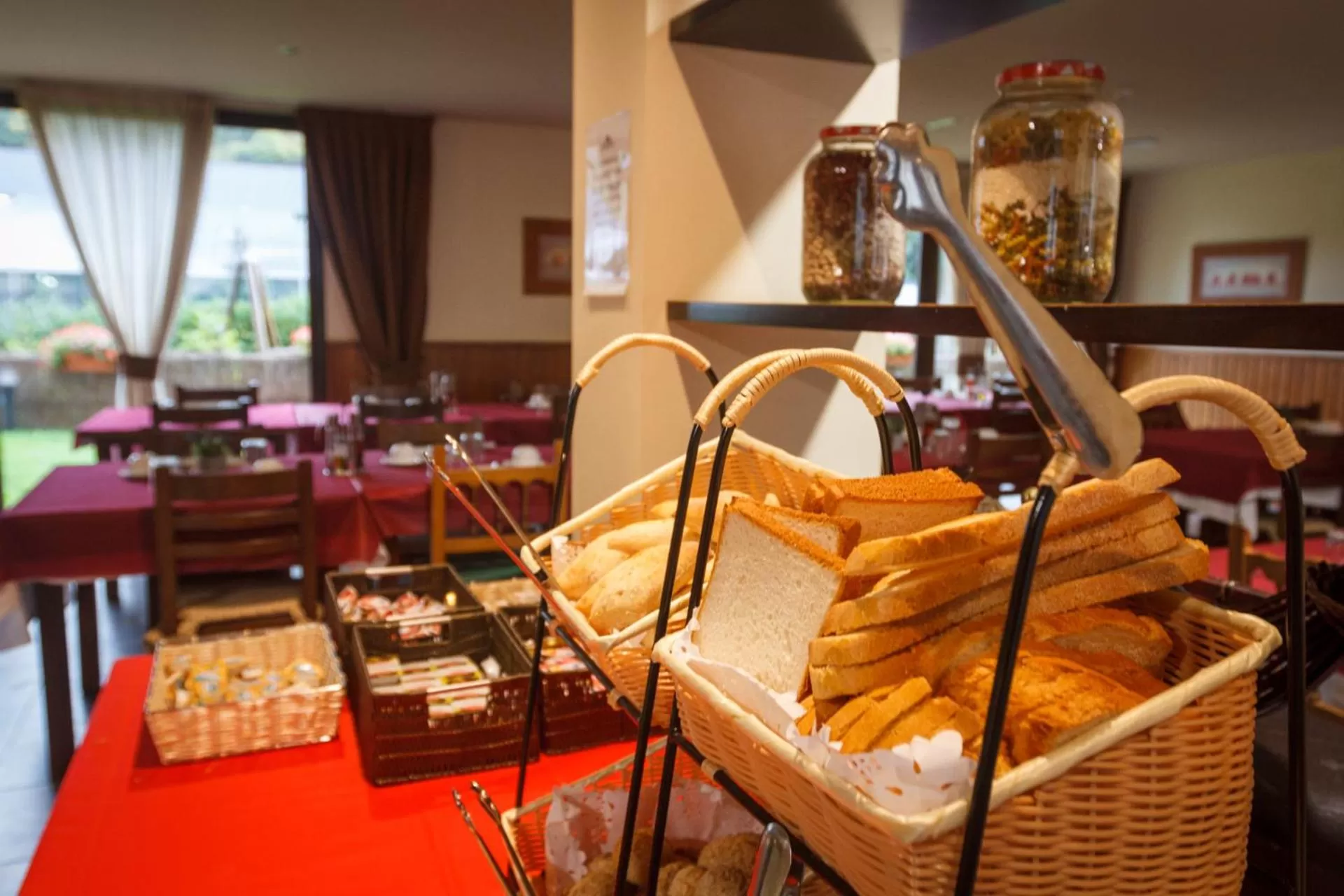 Food and drinks in Aparthotel La Vall Blanca