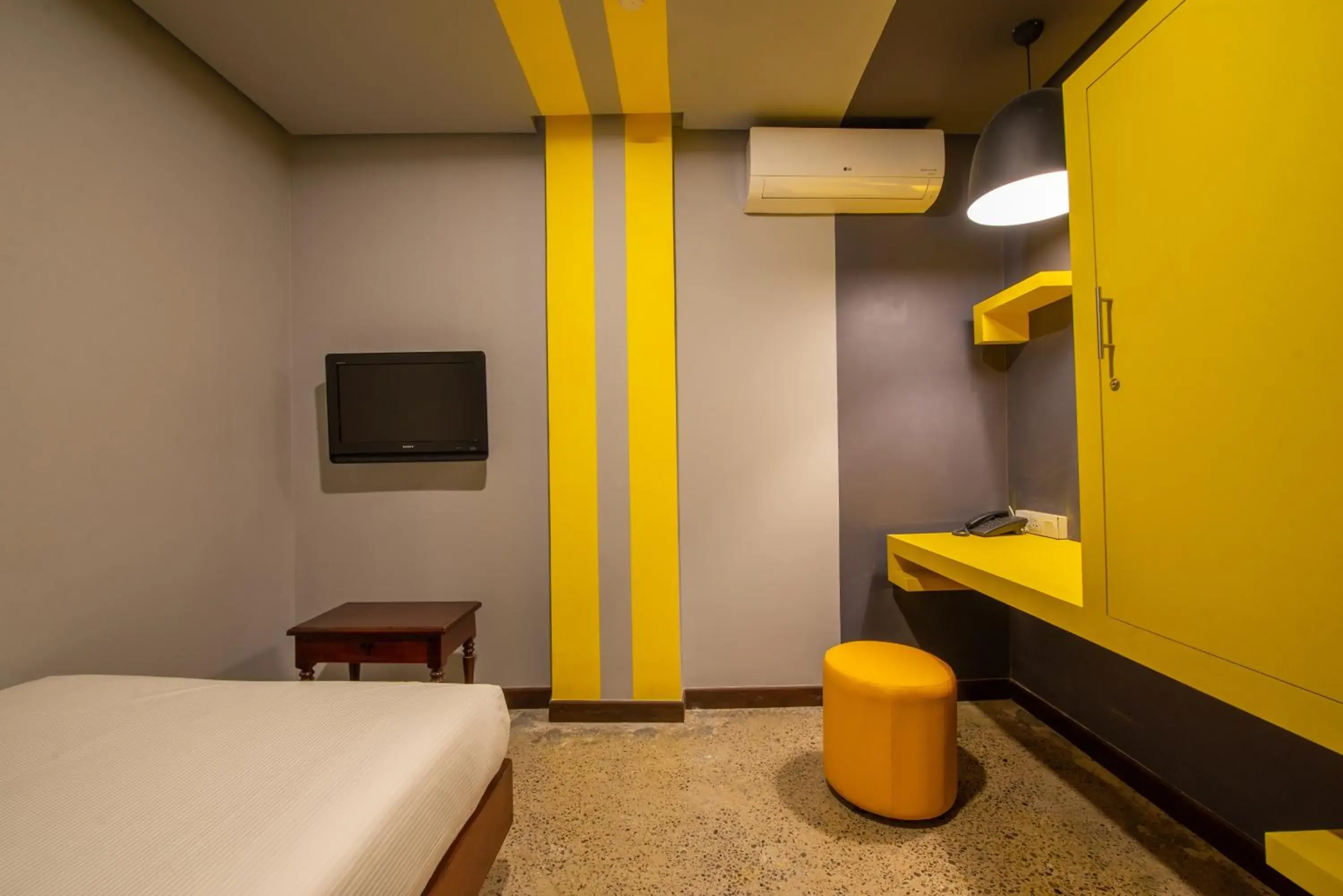 Single Room with Shared Bathroom in The Twizt - Lifestyle Hostel