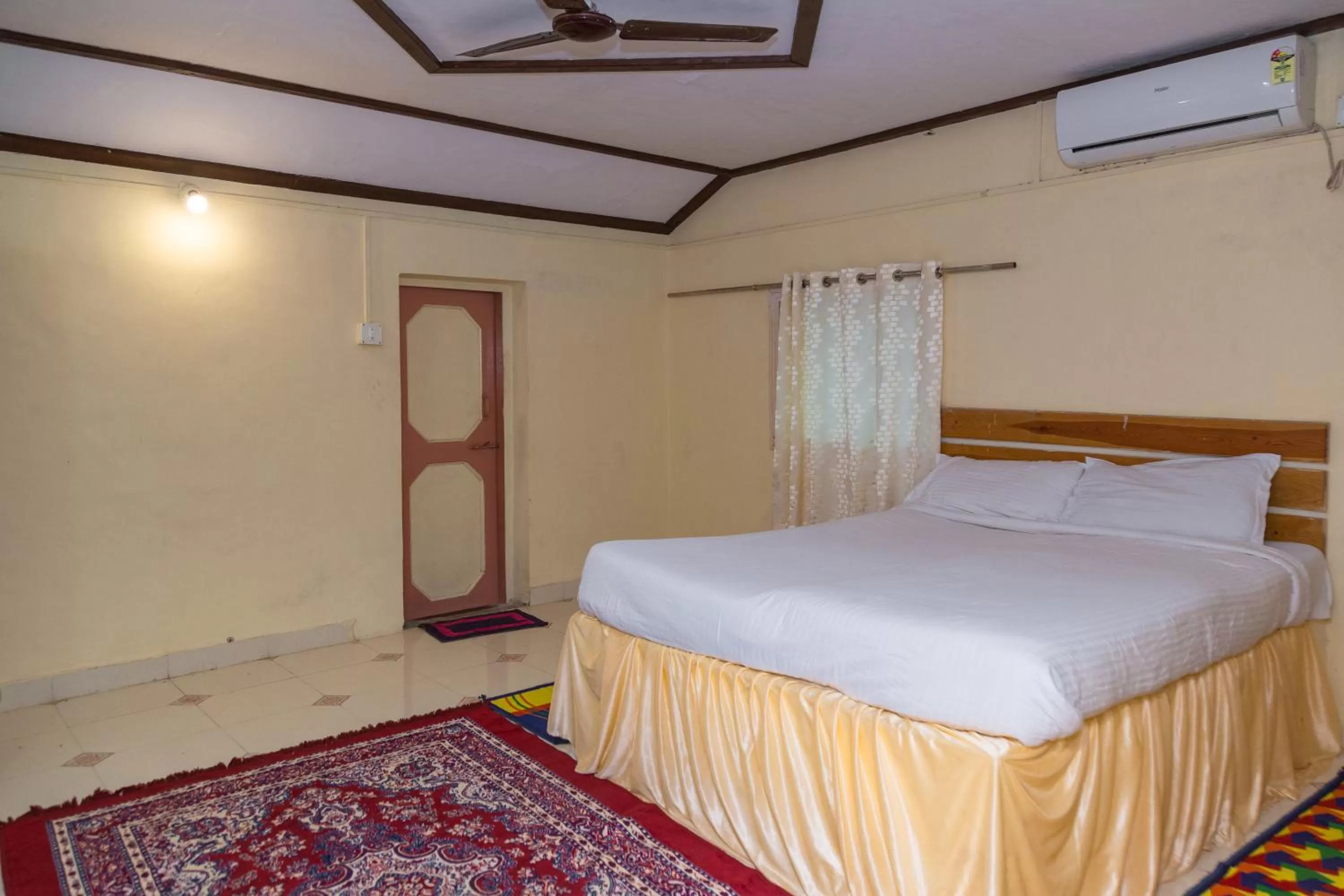 Bed in Vedi Farm A Mountain Resort