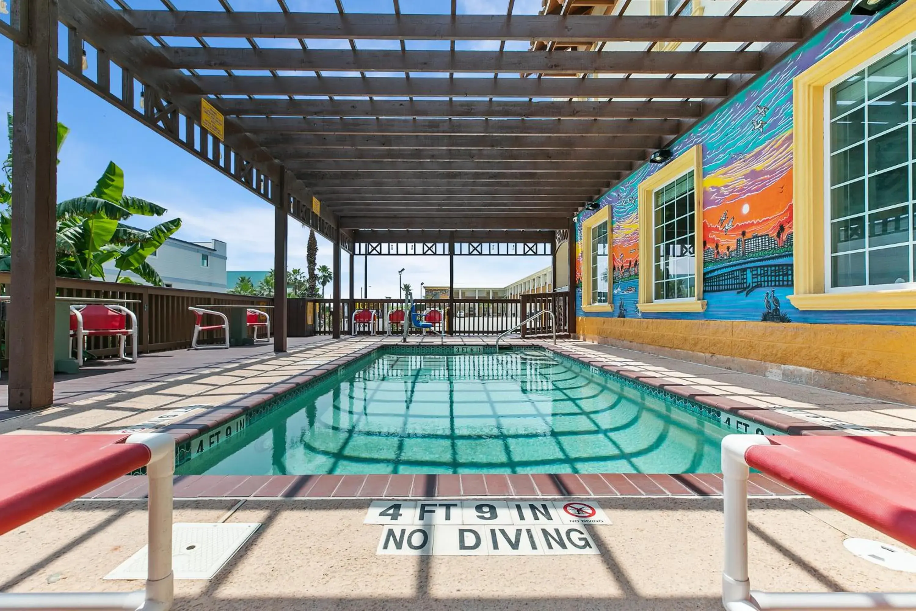 Property building, Swimming Pool in LIGHTHOUSE INN