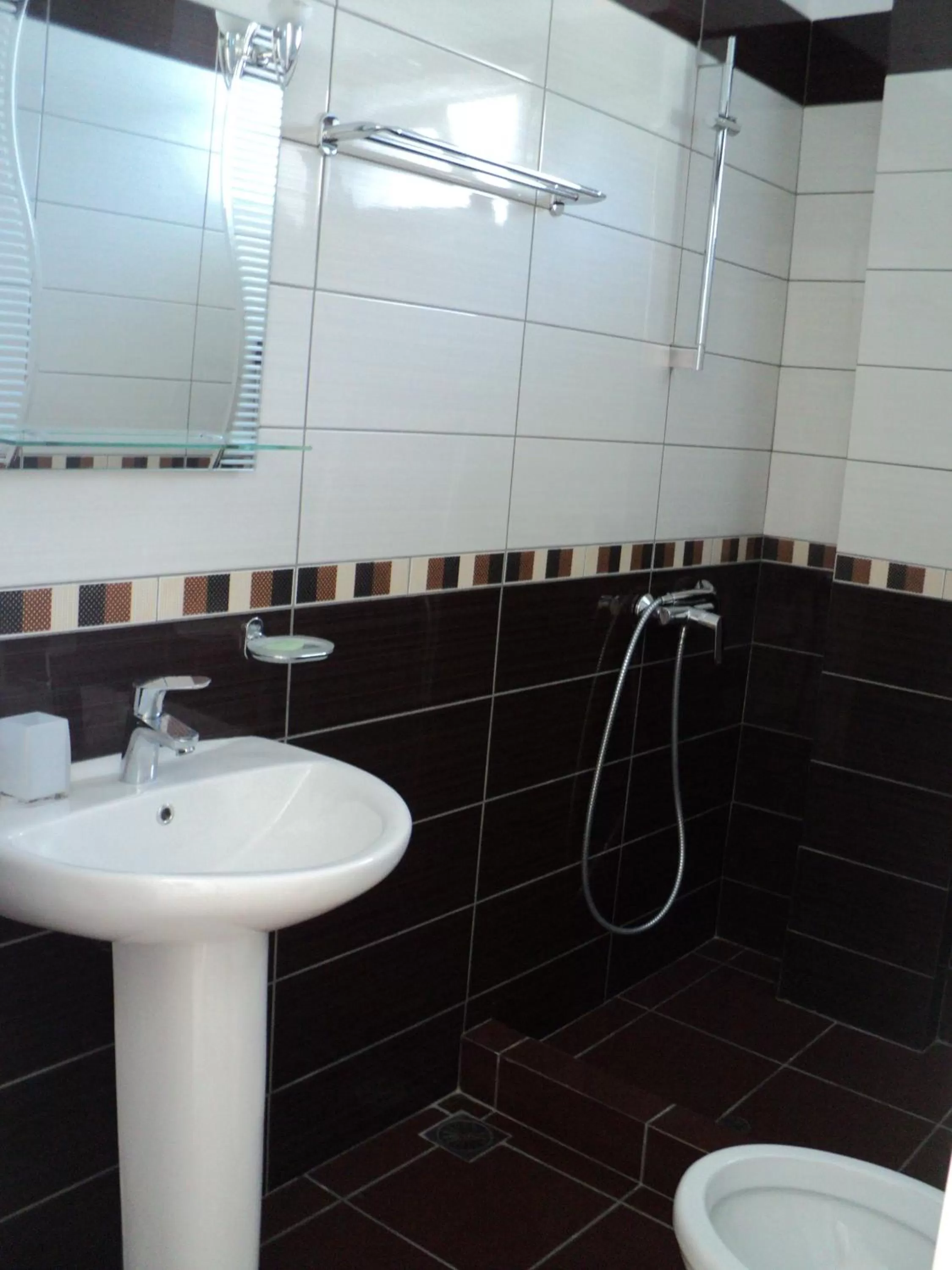 Shower in Vila Kosteli