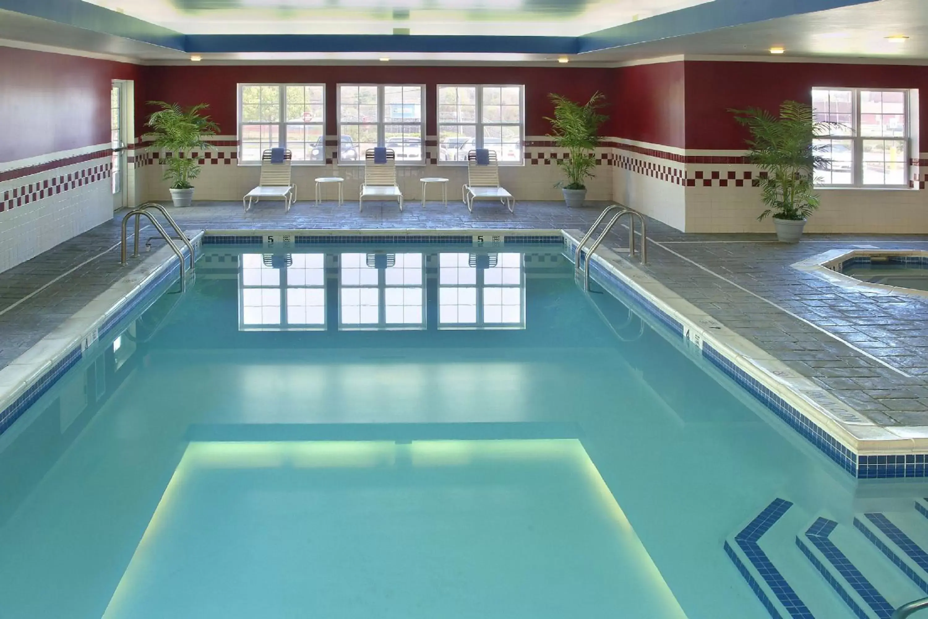 Swimming Pool in Residence Inn Long Island Hauppauge/Islandia