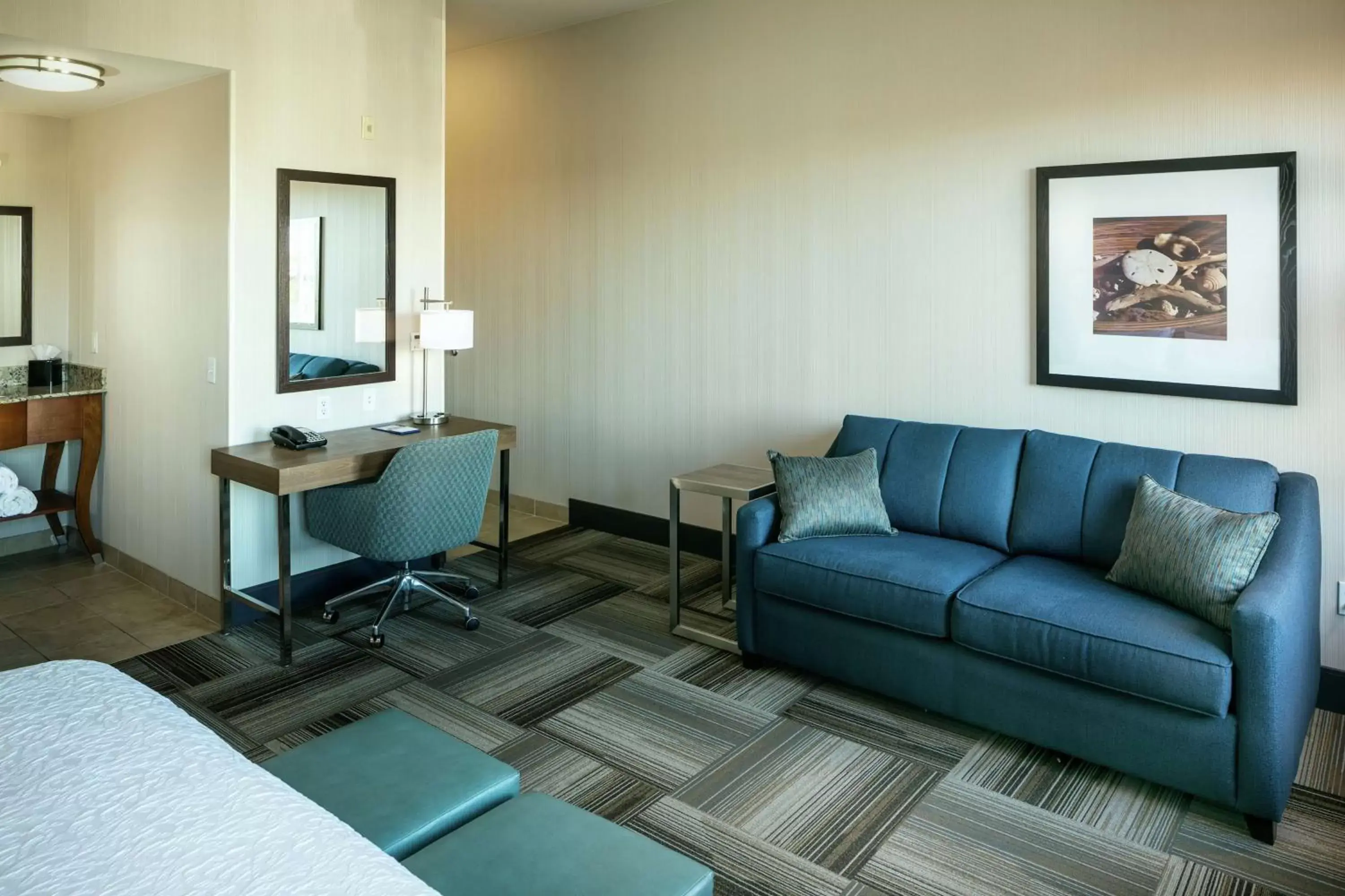 Bedroom, Seating Area in Hampton Inn & Suites Arroyo Grande