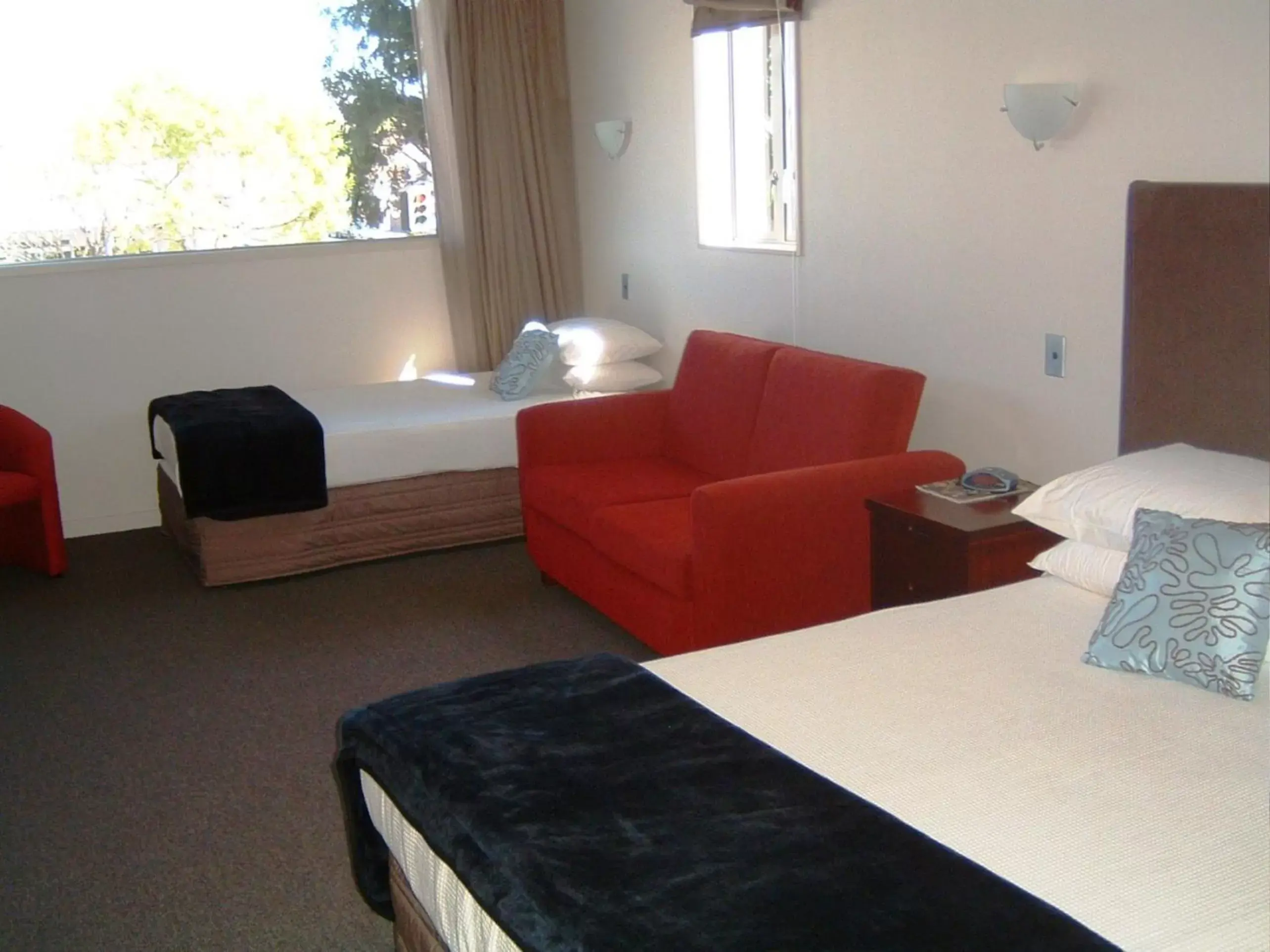Photo of the whole room, Seating Area in City Central Motel Apartments