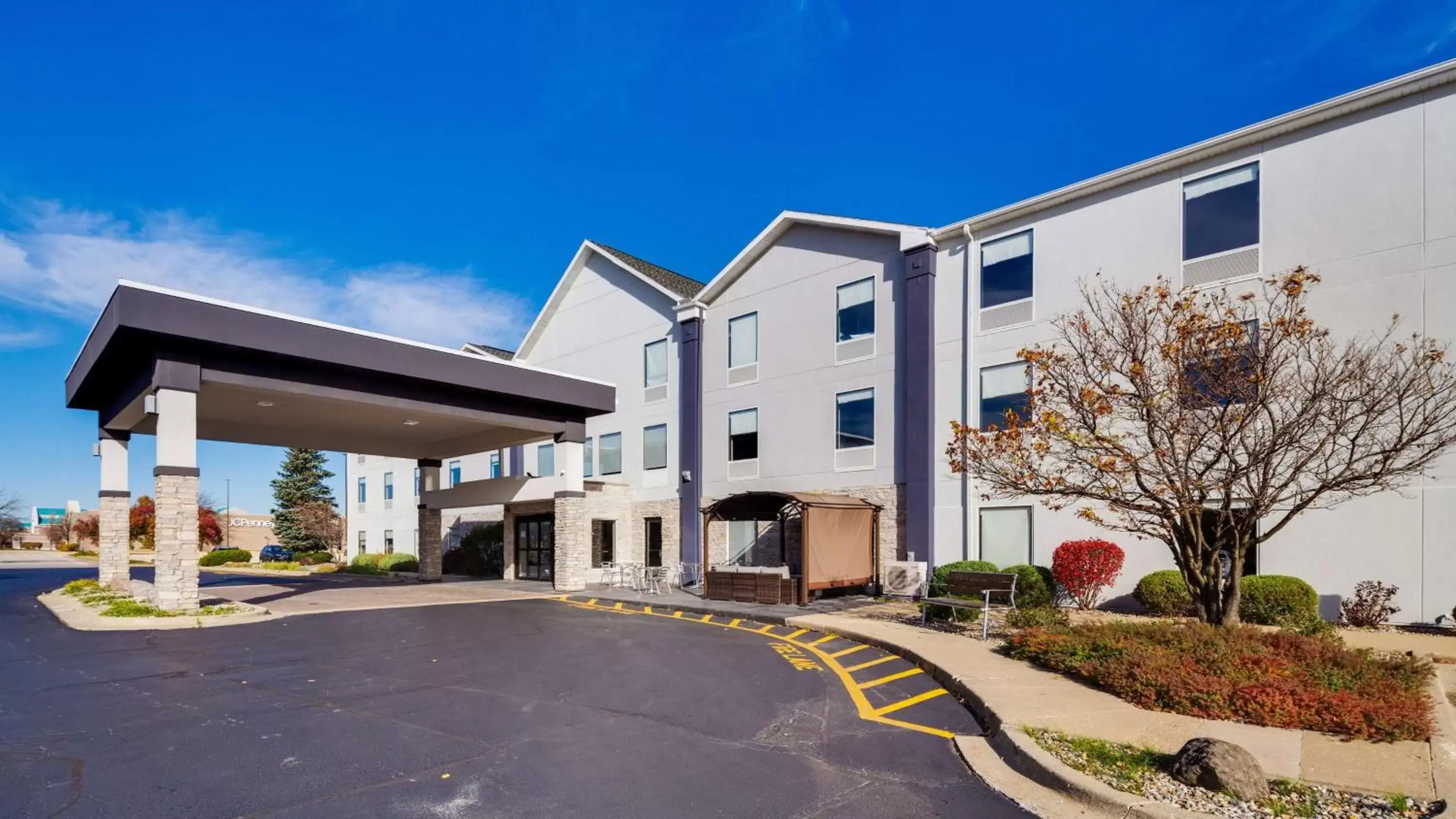 Property Building in Best Western Plus Bourbonnais Hotel & Suites