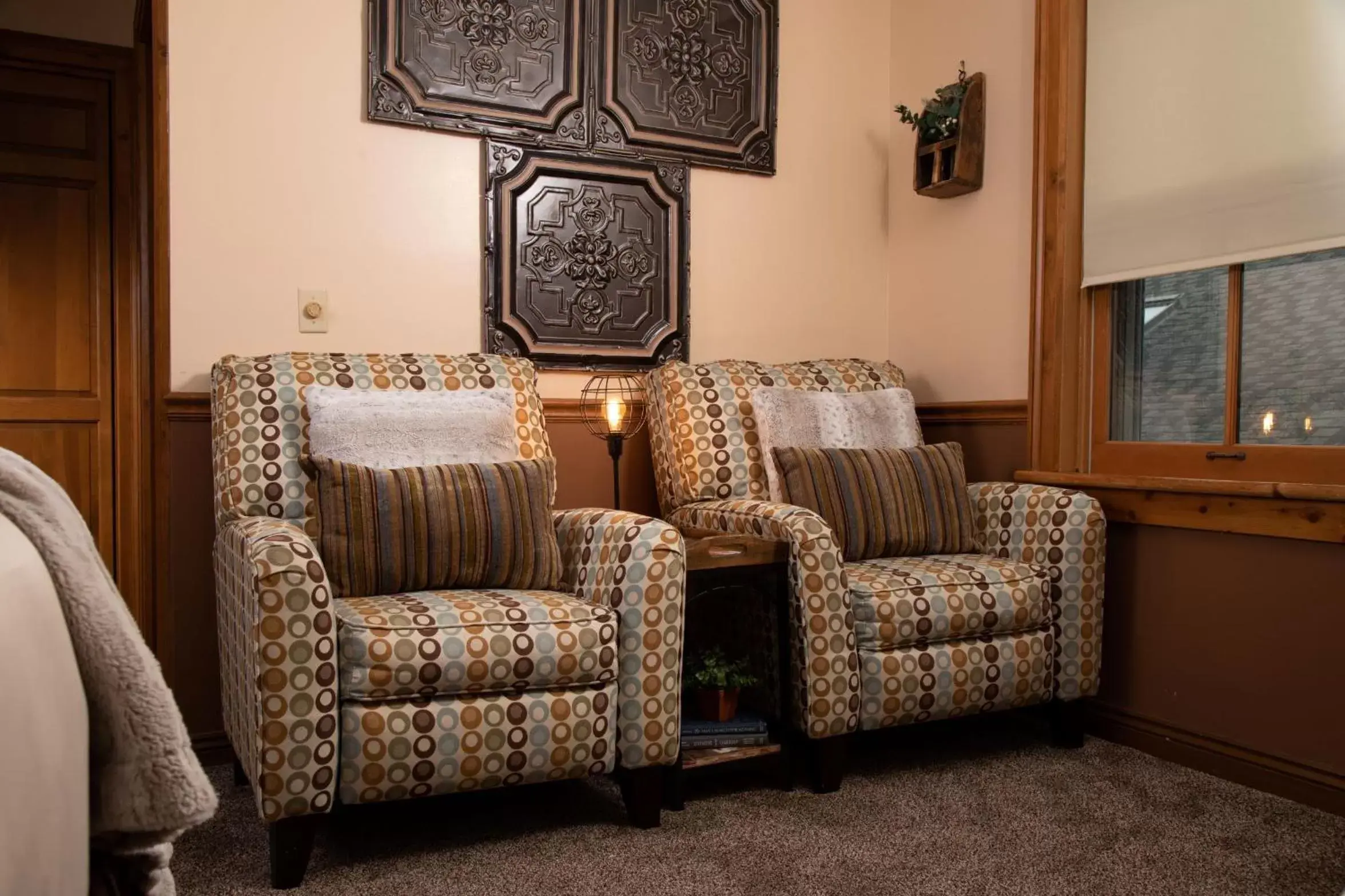 Seating Area in Riverboat Suites