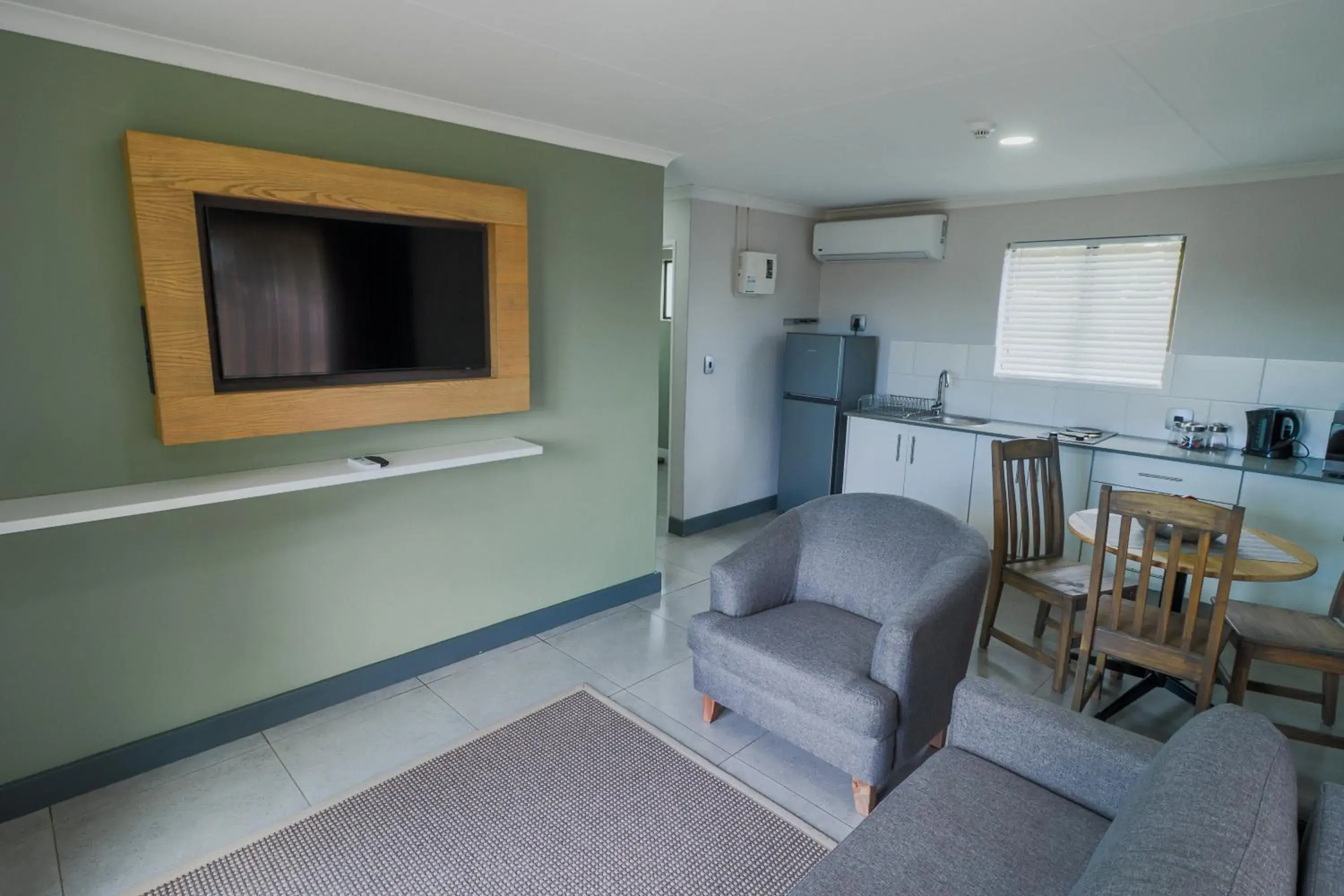 Kitchen or kitchenette, Seating Area in Emerald Resort & Casino