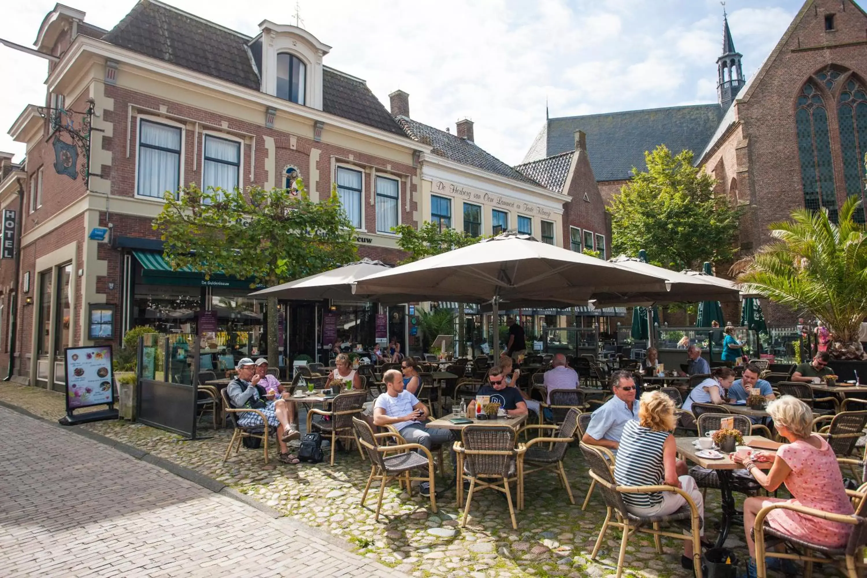 Property building, Restaurant/Places to Eat in Hotel de Gulden Leeuw