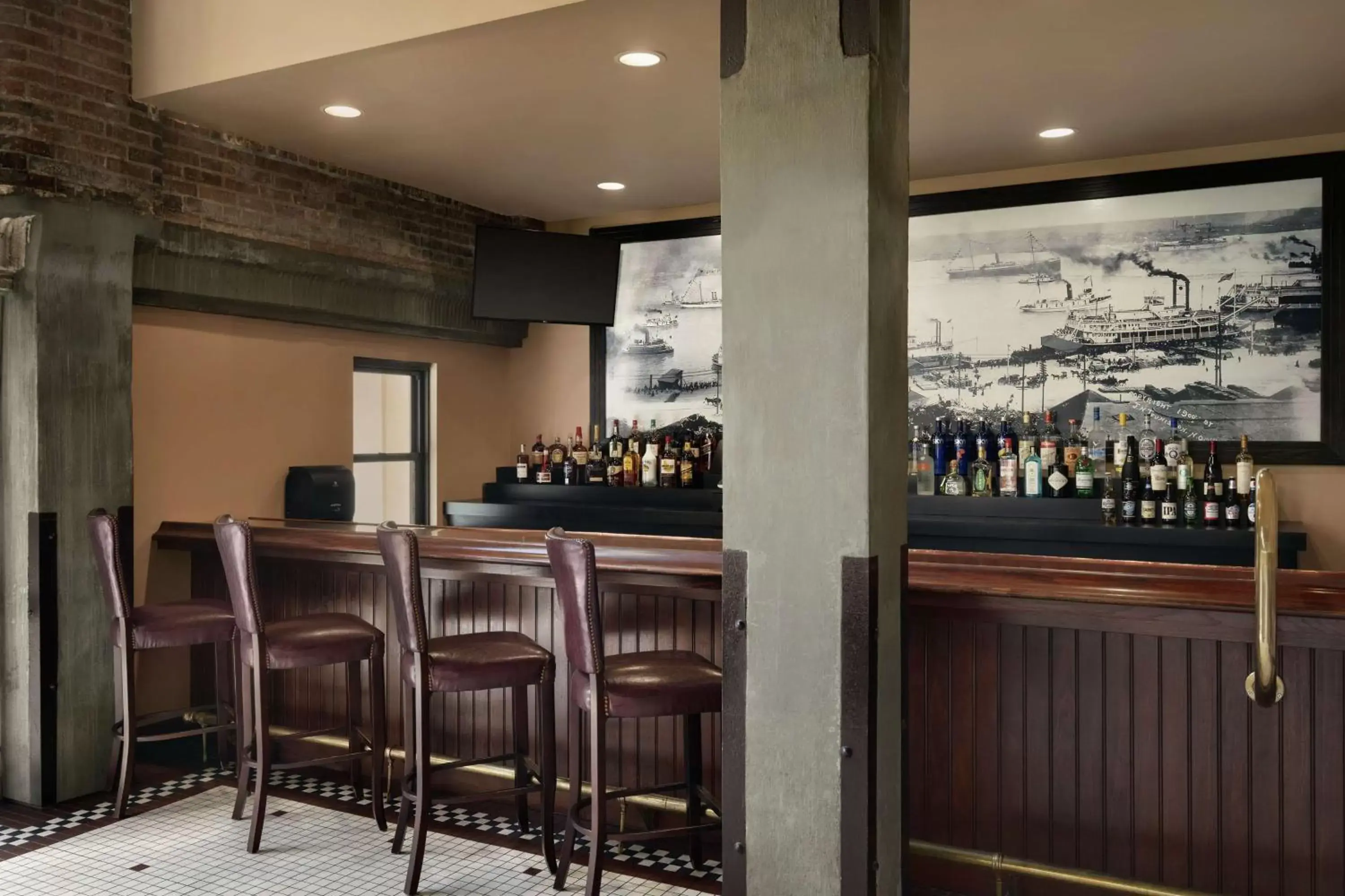 Lounge or bar in Hampton Inn and Suites New Orleans Convention Center Lounge or bar in Hampton Inn and Suites New Orleans Convention Center