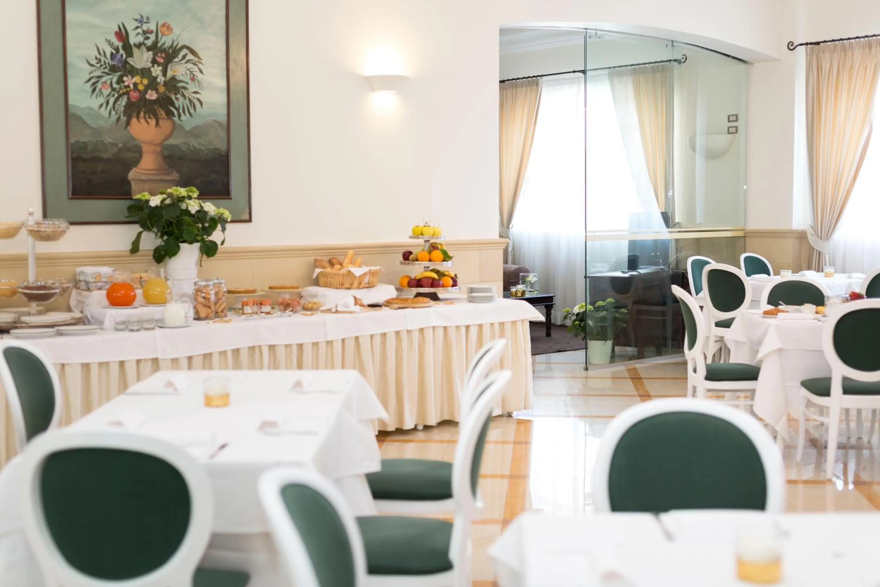 Restaurant/places to eat in Hotel Cavaliere
