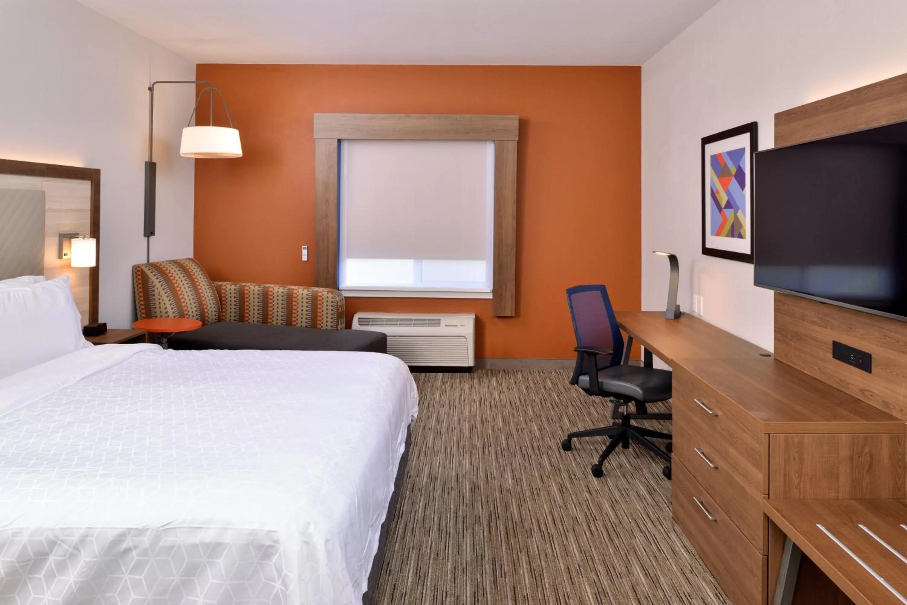Photo of the whole room, Bed in Holiday Inn Express Hotel & Suites Arcata/Eureka-Airport Area by IHG