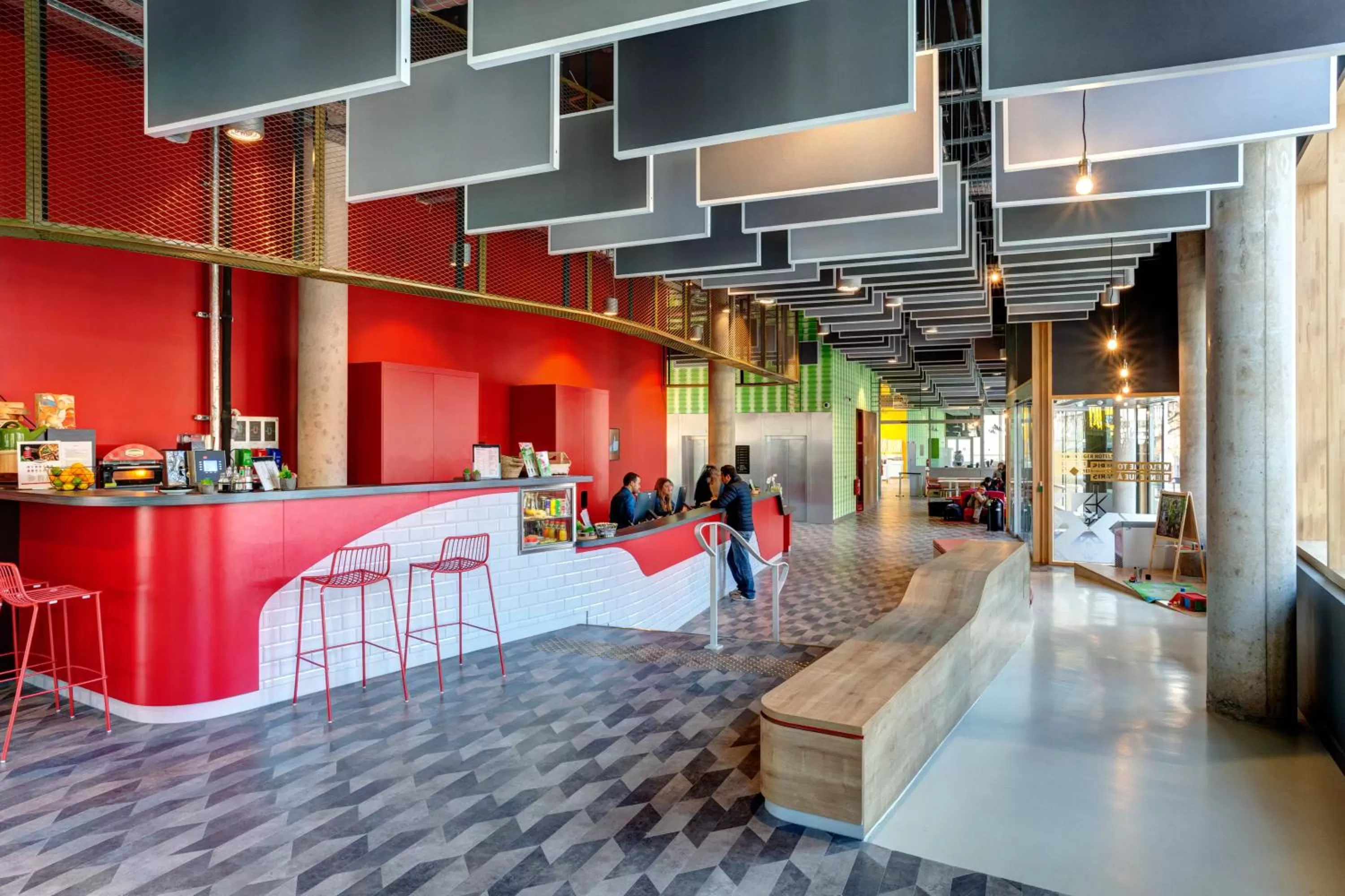 Lobby or reception in MEININGER Hotel Paris Porte de Vincennes