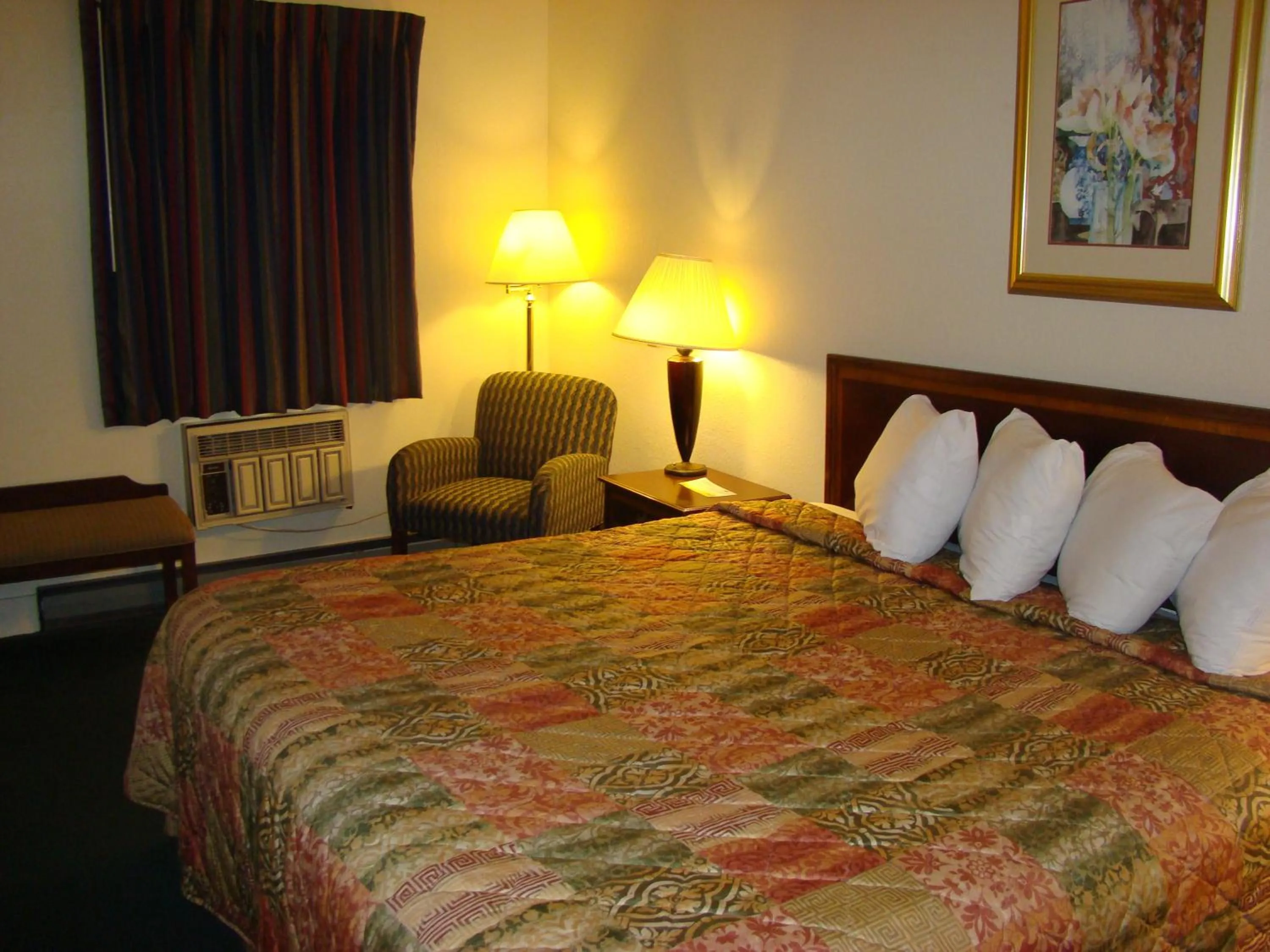 Photo of the whole room, Bed in Aderi Hotel Lewisburg
