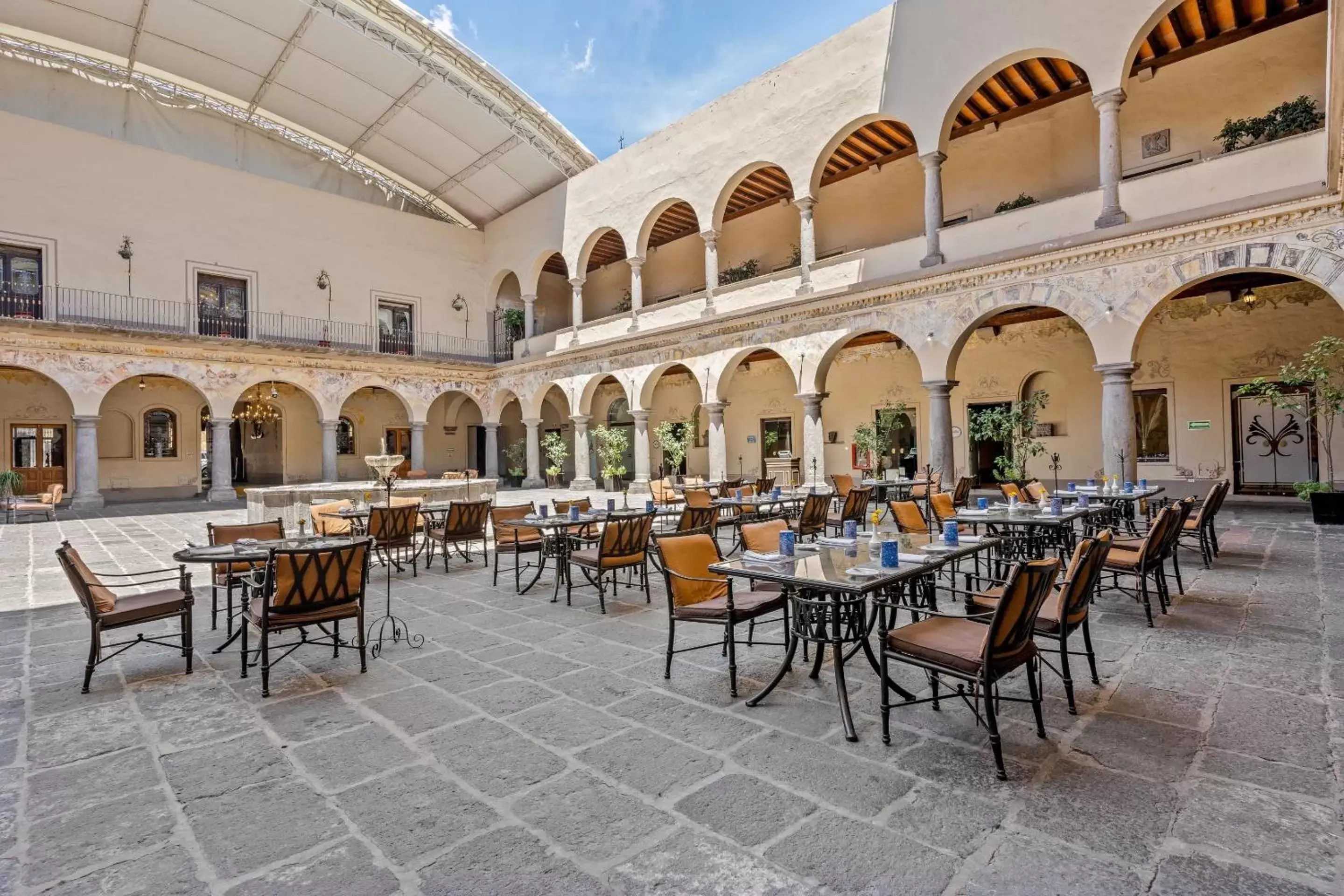 Restaurant/Places to Eat in Quinta Real Puebla