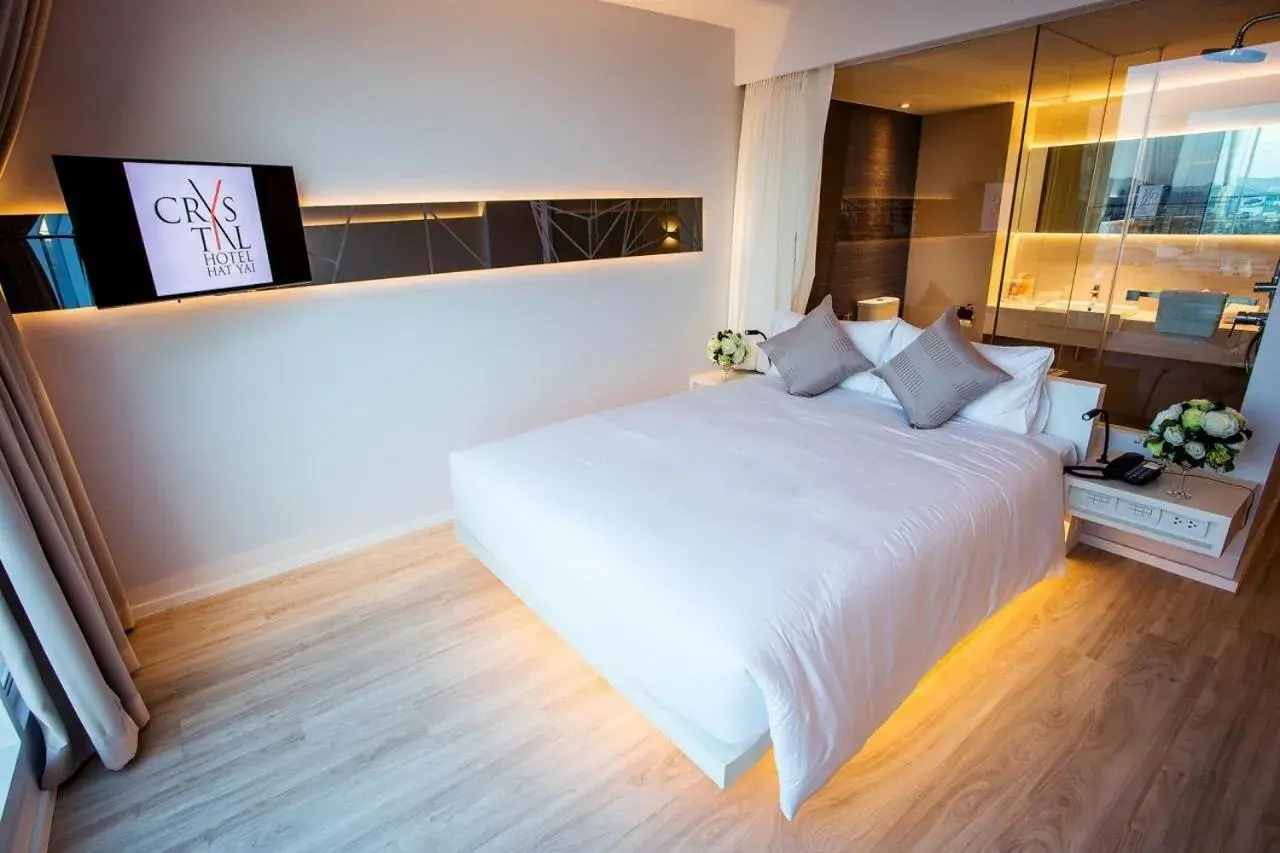 Photo of the whole room, Bed in Crystal Hotel Hat Yai (SHA Extra Plus)