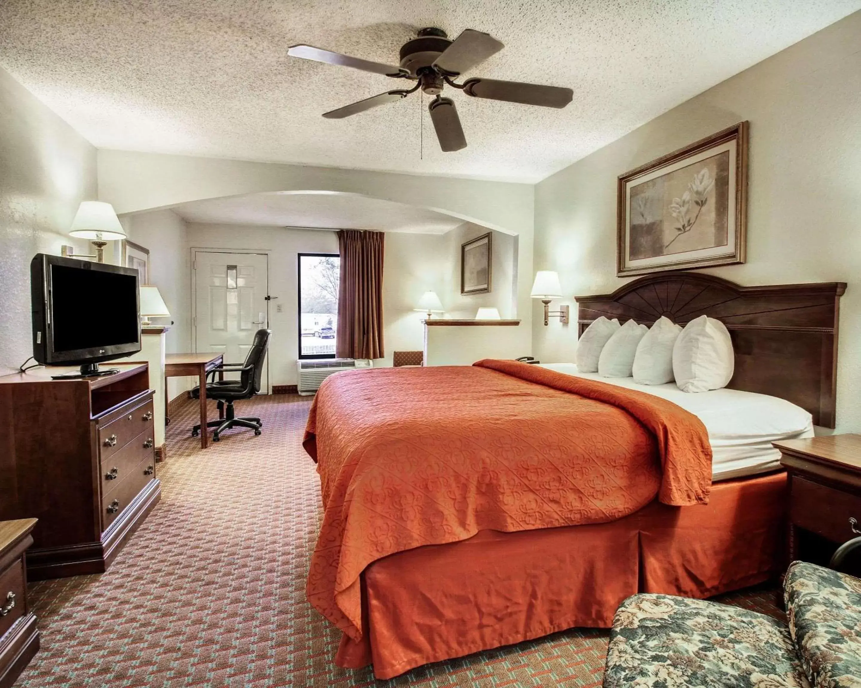 Photo of the whole room in Quality Inn & Suites